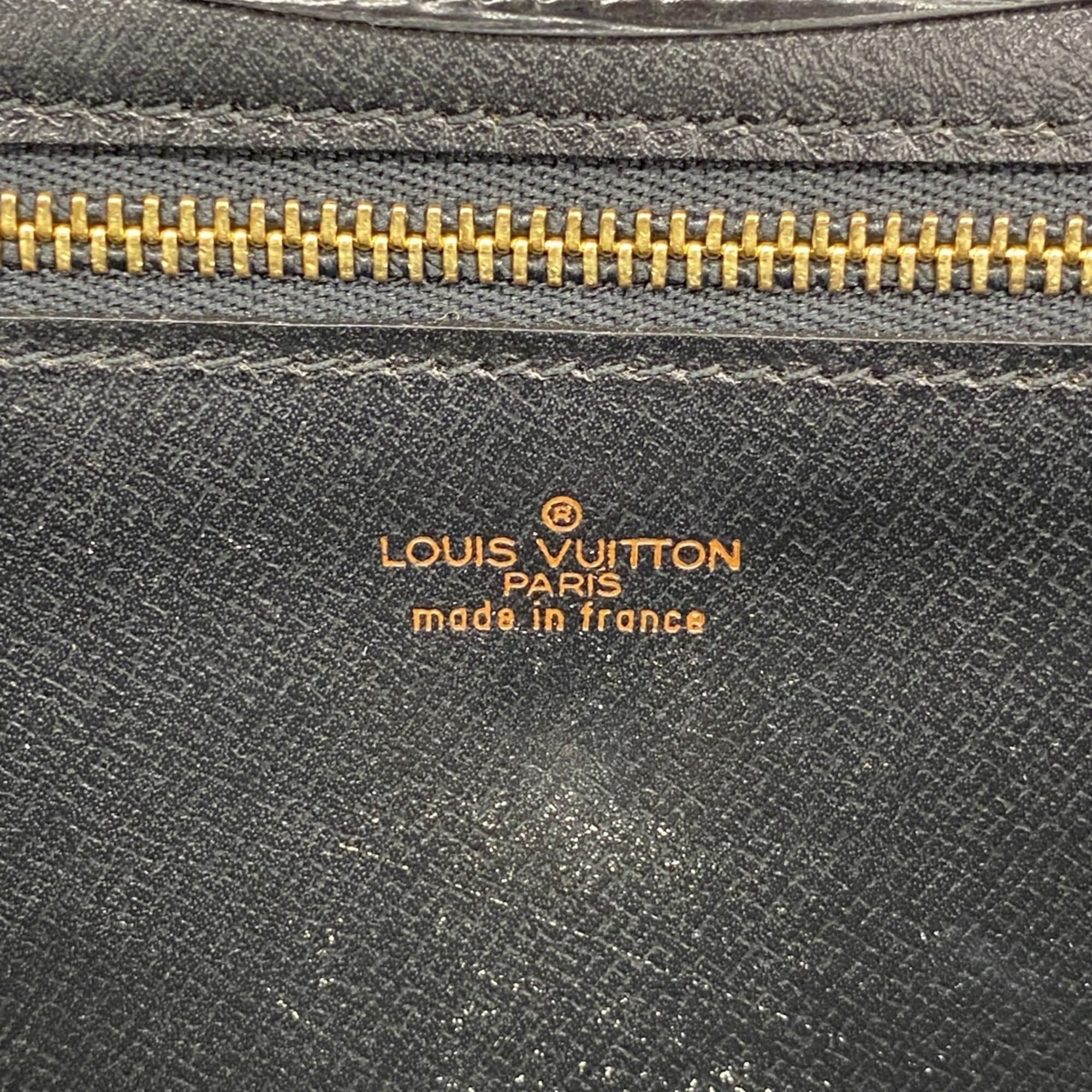 Louis Vuitton Noir Clutch Bag (Pre-Owned)