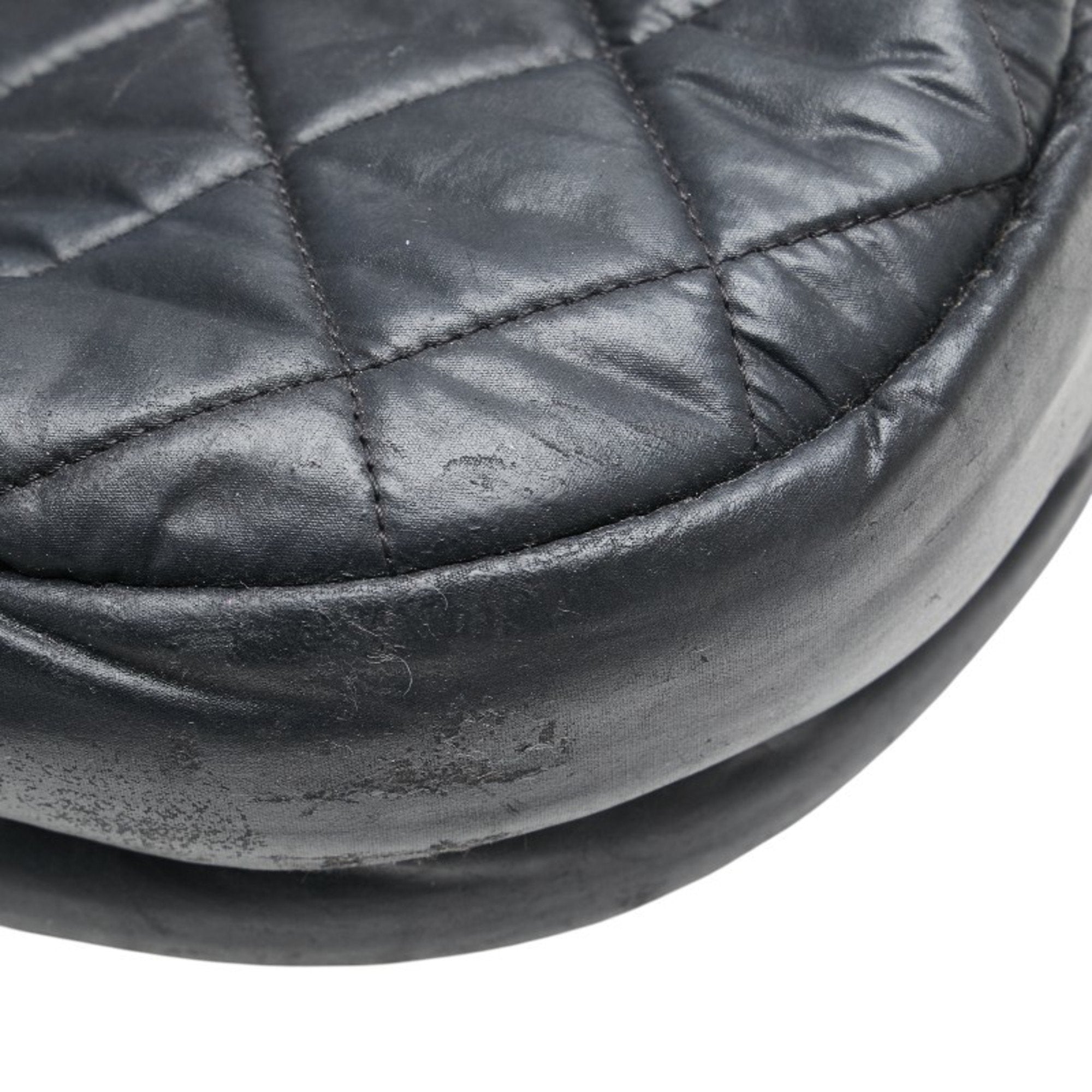 Chanel Black Leather Shoulder Bag (Pre-Owned)