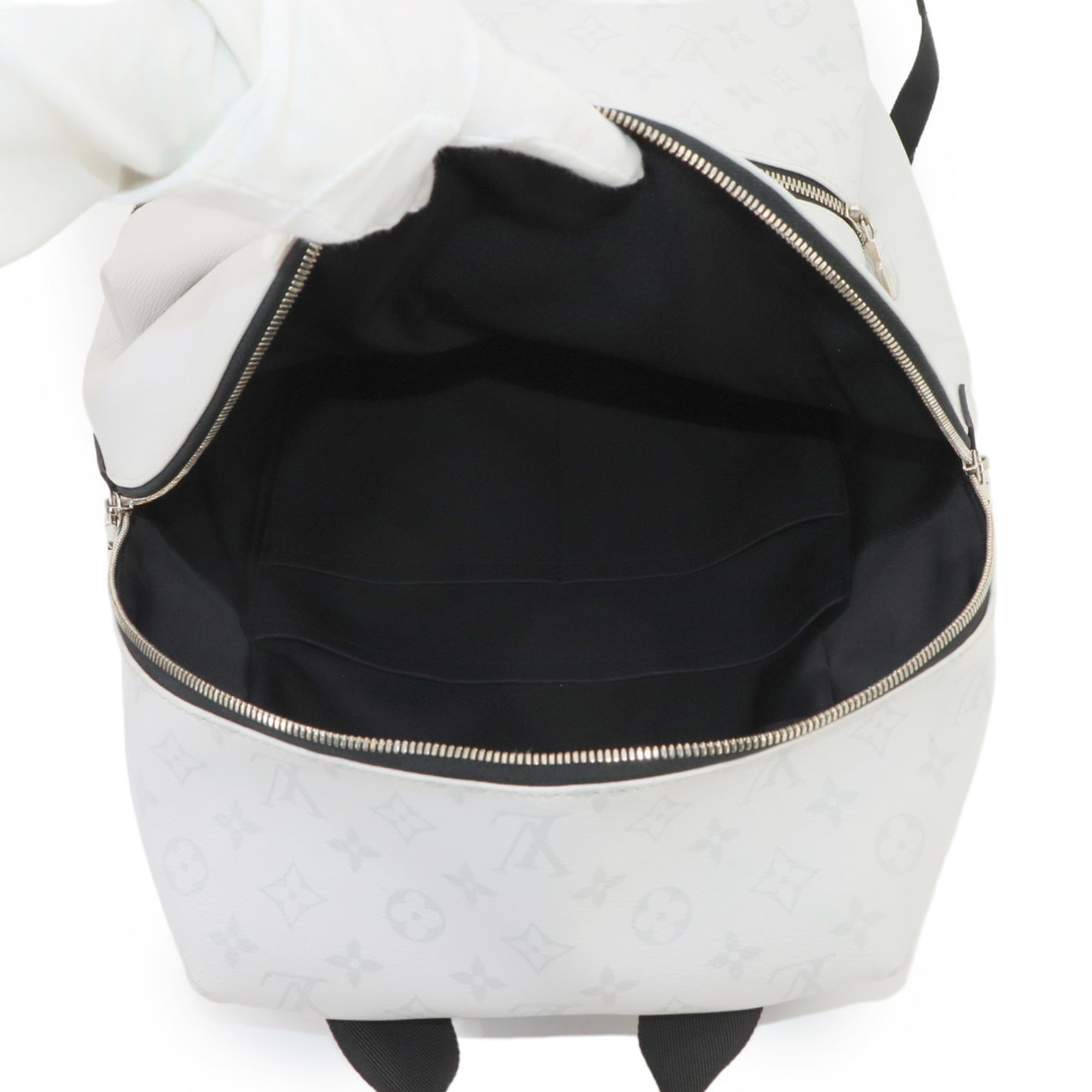 Louis Vuitton Blanc Taiga Leather Monogram Eclipse Backpack (Pre-Owned)