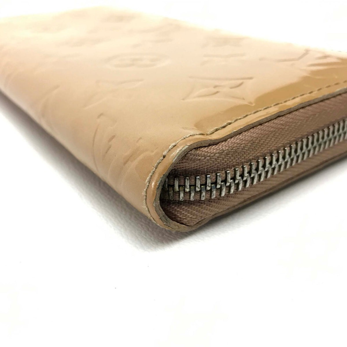 Louis Vuitton Beige Leather Long Wallet (Bi-Fold) (Pre-Owned)