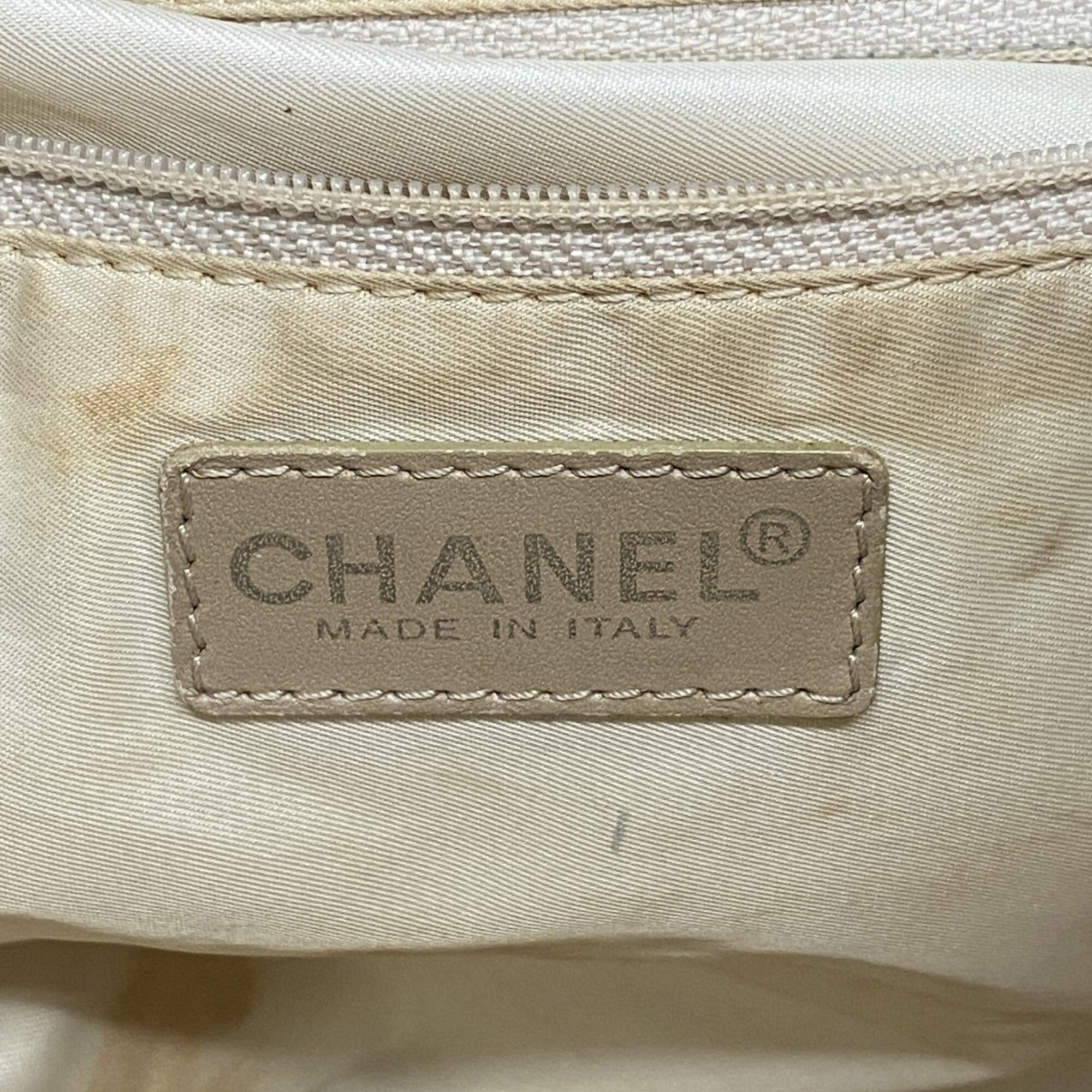 Chanel Beige Nylon Tote Bag (Pre-Owned)