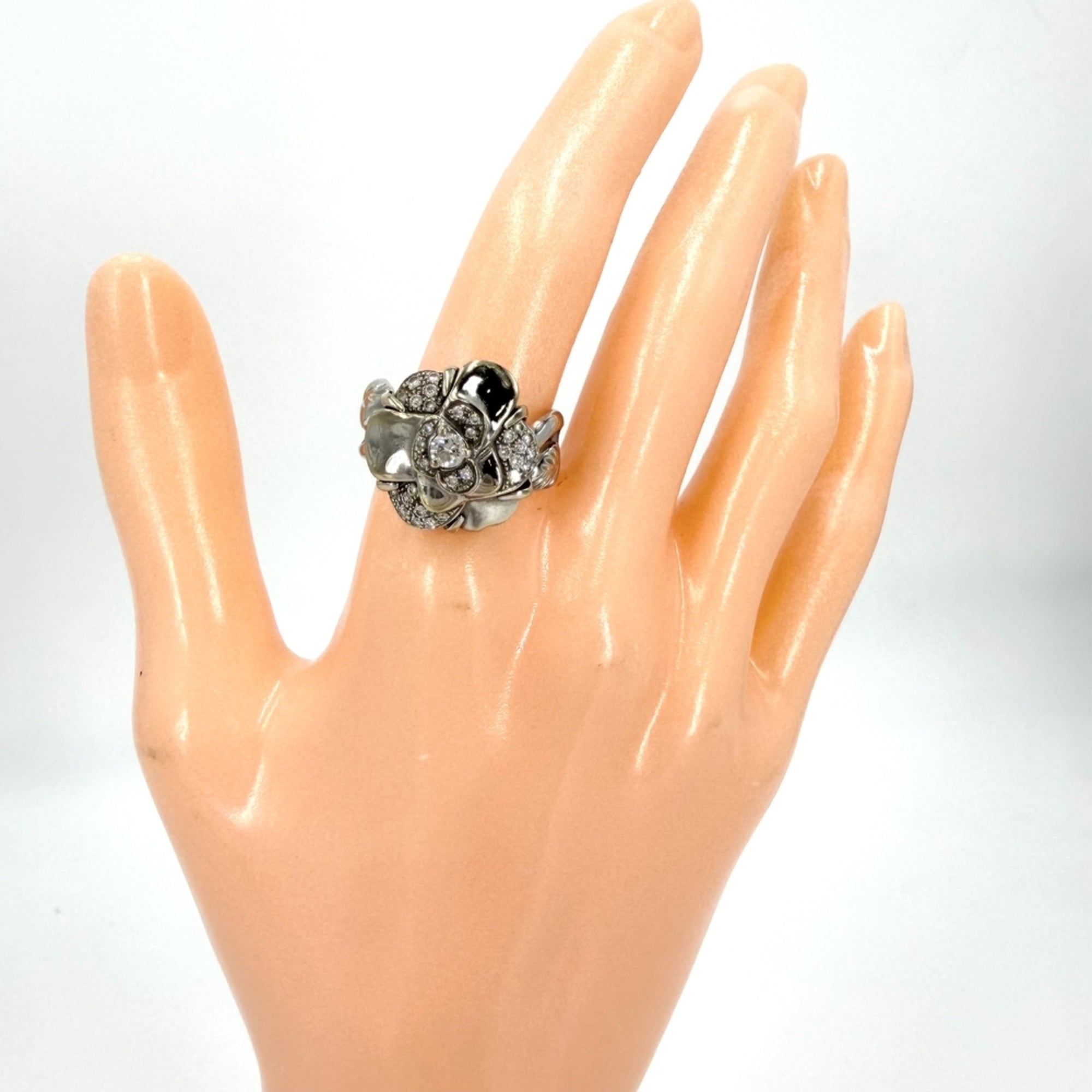 Chanel White Gold White Gold (18K) (Pre-Owned)