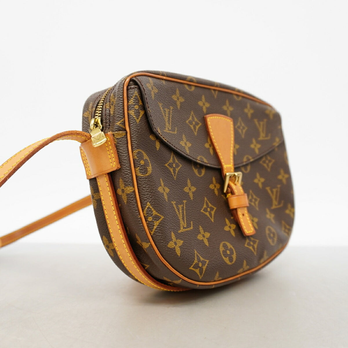 Louis Vuitton Brown Shoulder Bag (Pre-Owned)