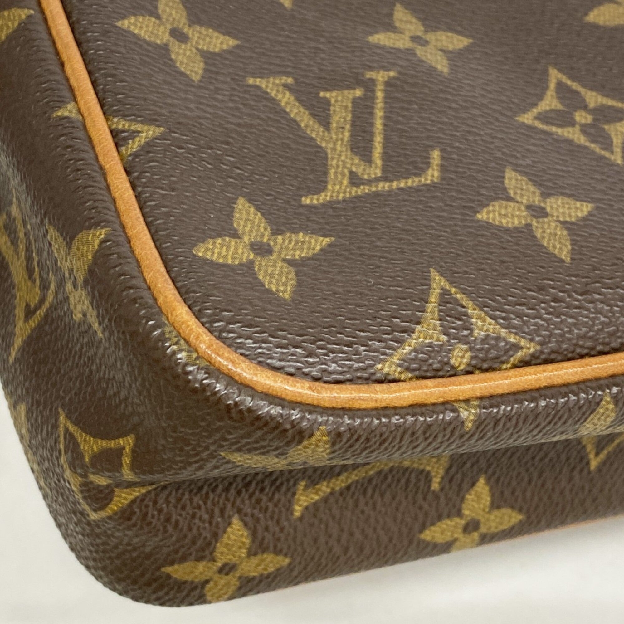 Louis Vuitton Brown Clutch Bag (Pre-Owned)
