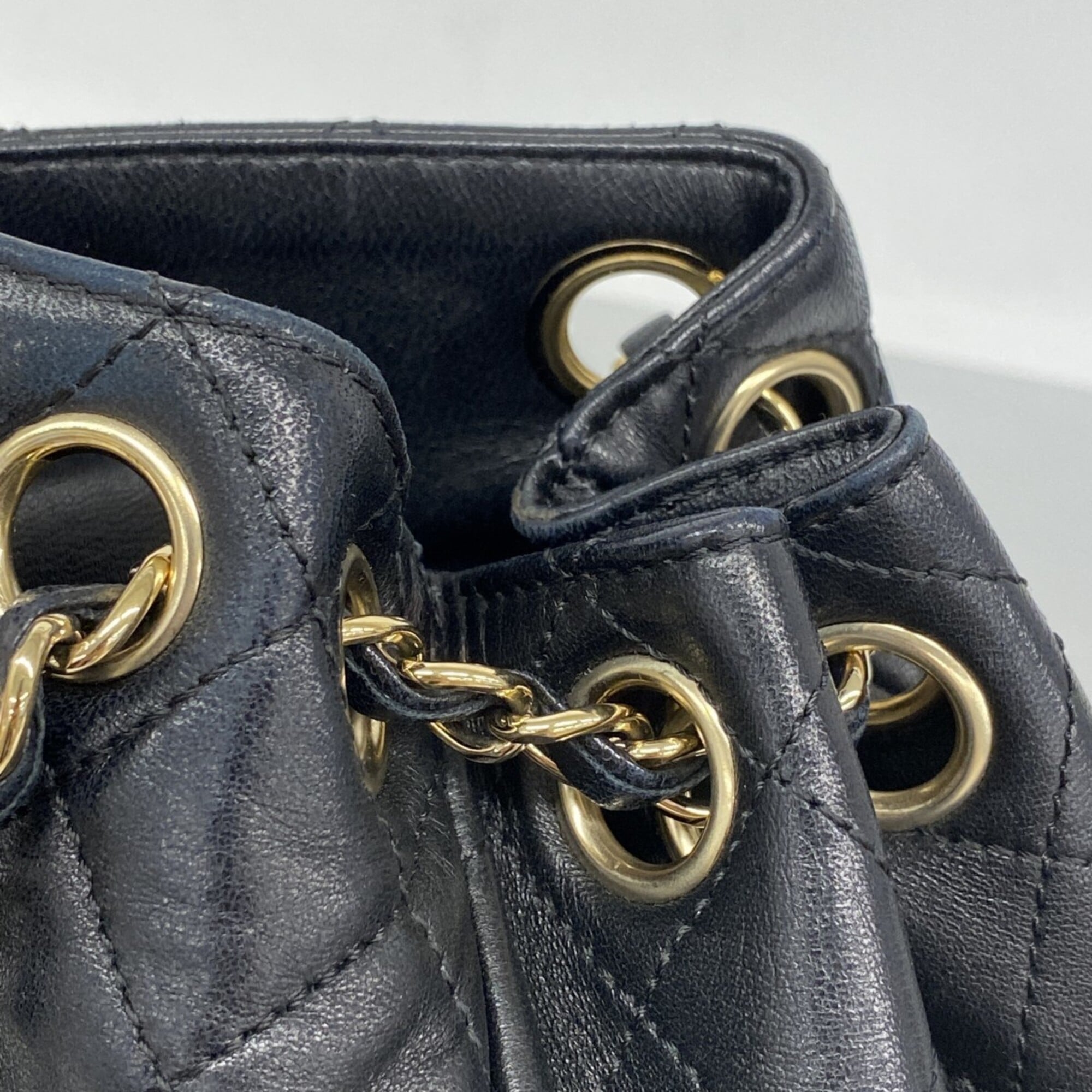 Chanel Black Leather Shoulder Bag (Pre-Owned)