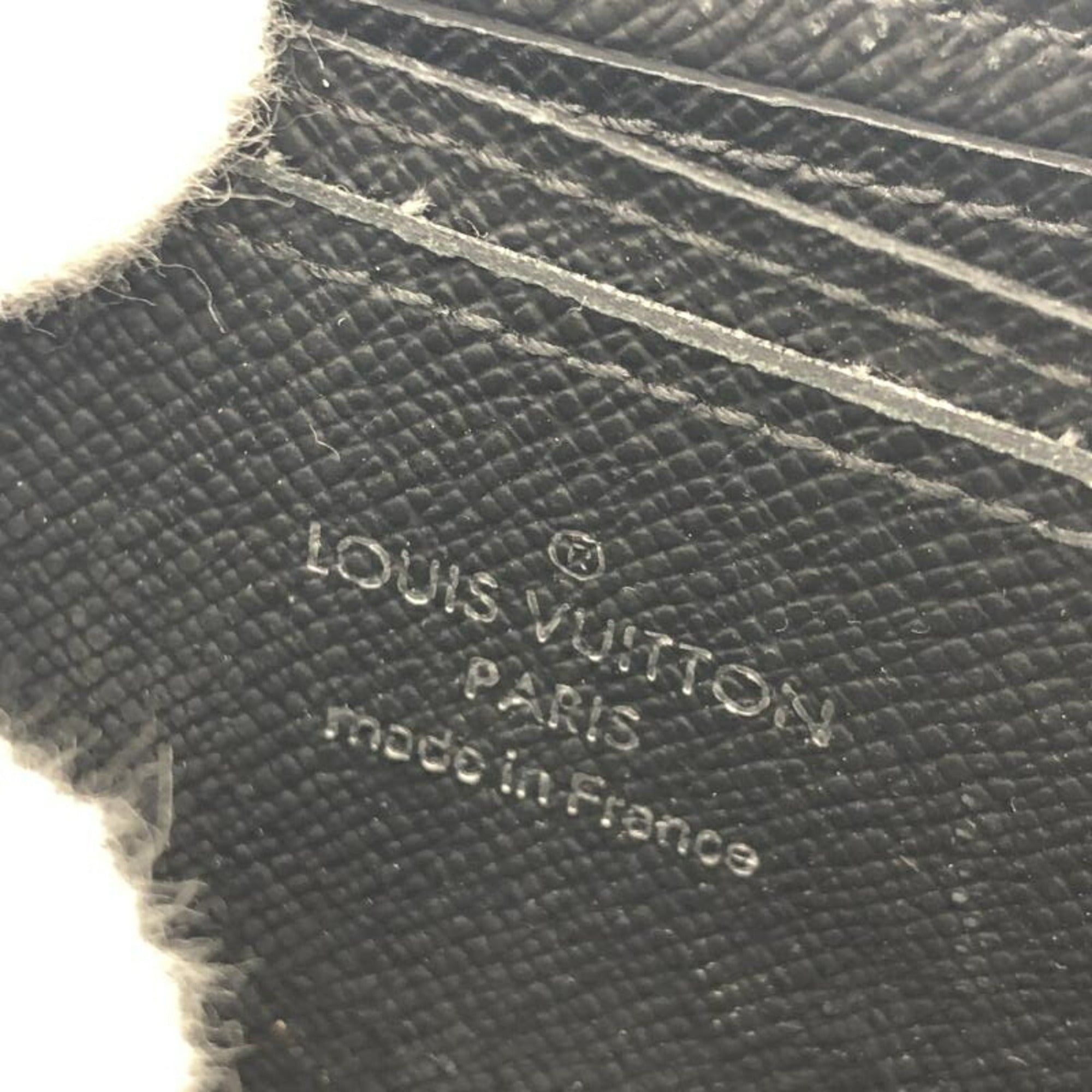 Louis Vuitton Black Taiga Leather (Pre-Owned)