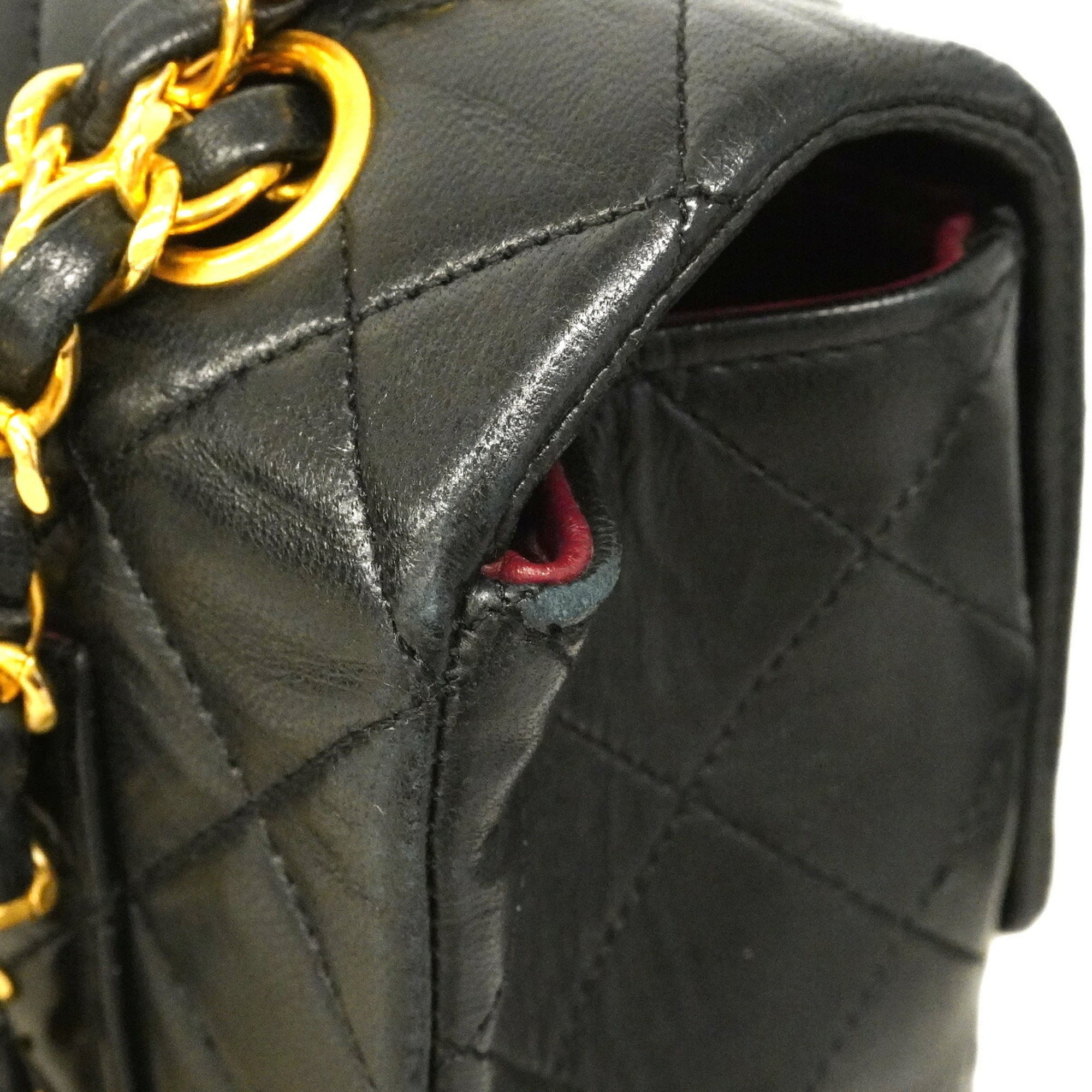 Chanel Black Leather Shoulder Bag (Pre-Owned)