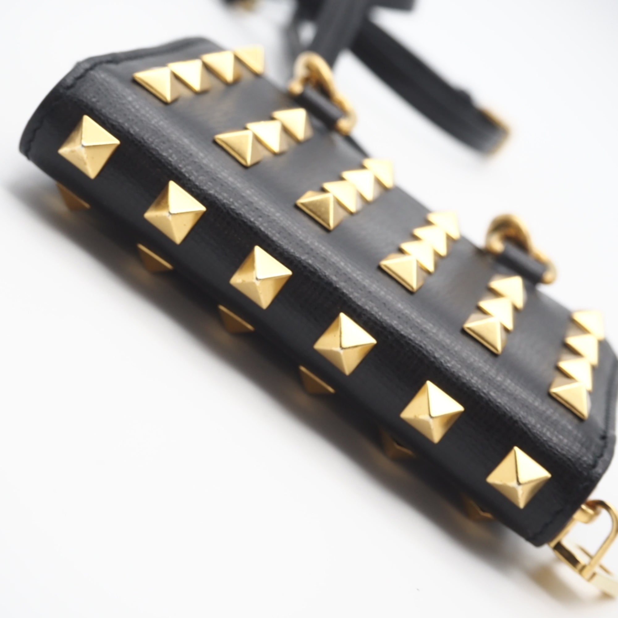 Valentino Black Leather Shoulder Bag (Pre-Owned)