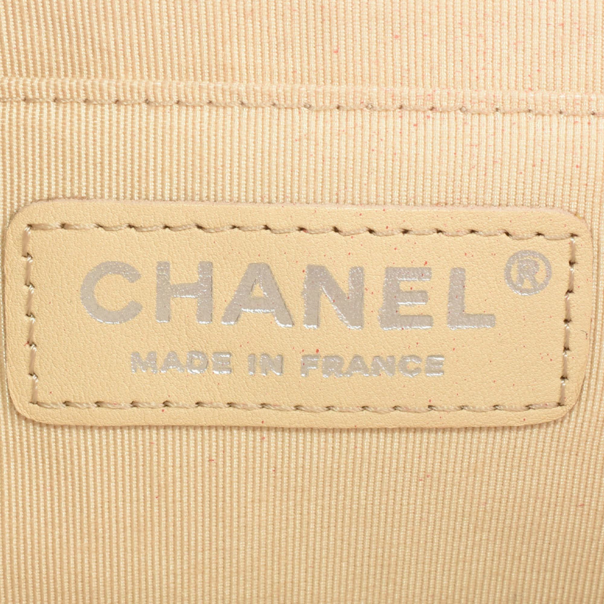 Chanel Pink Suede Shoulder Bag (Pre-Owned)