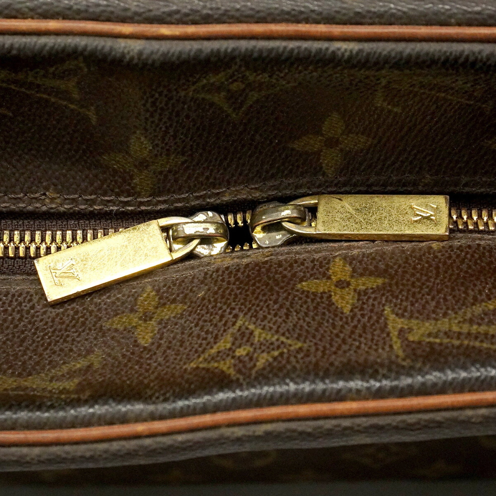 Louis Vuitton Brown Shoulder Bag (Pre-Owned)