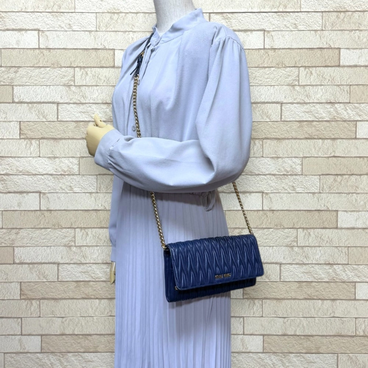 Miu Miu Navy Leather Shoulder Bag (Pre-Owned)