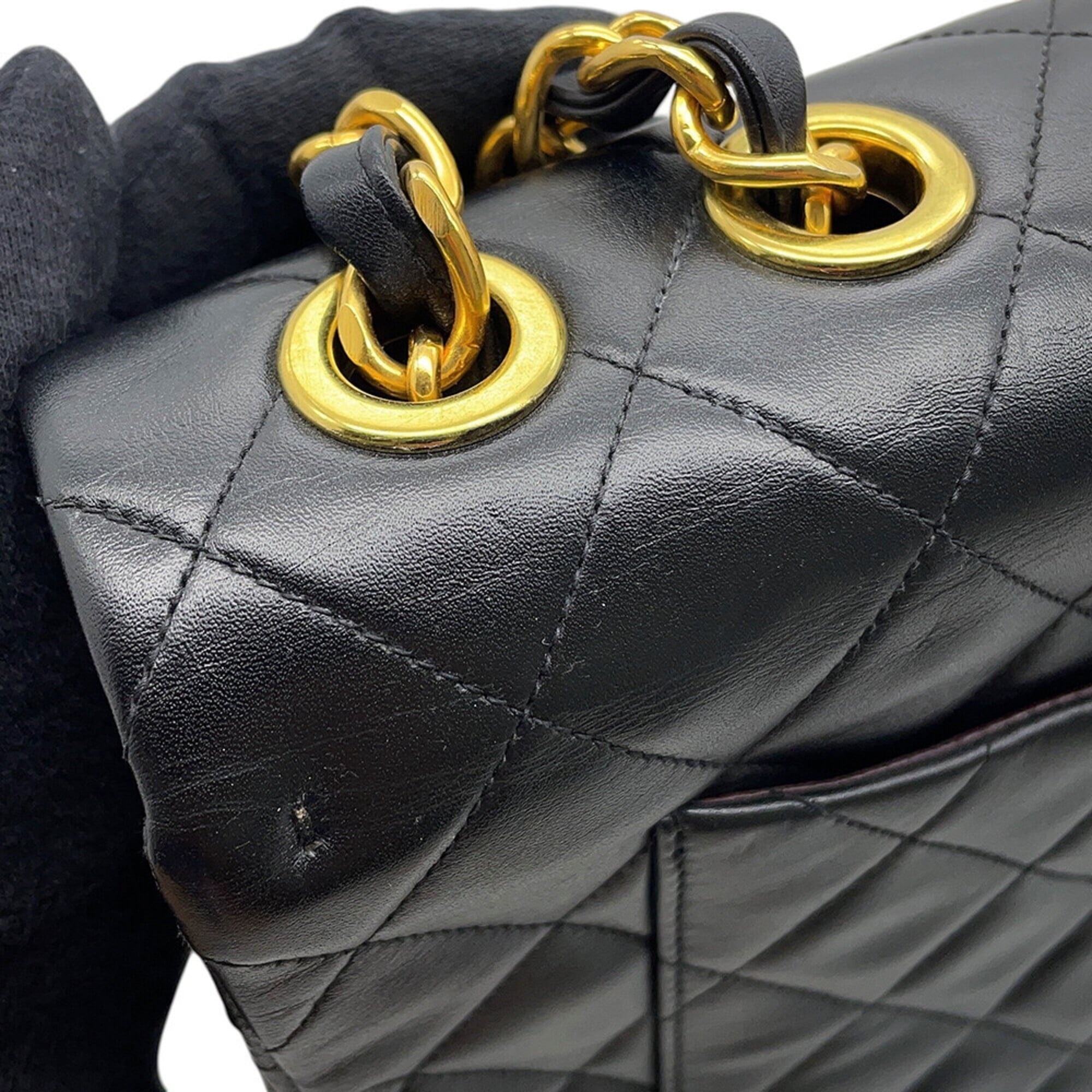 Chanel Black Leather Handbag Shoulder Bag (Pre-Owned)