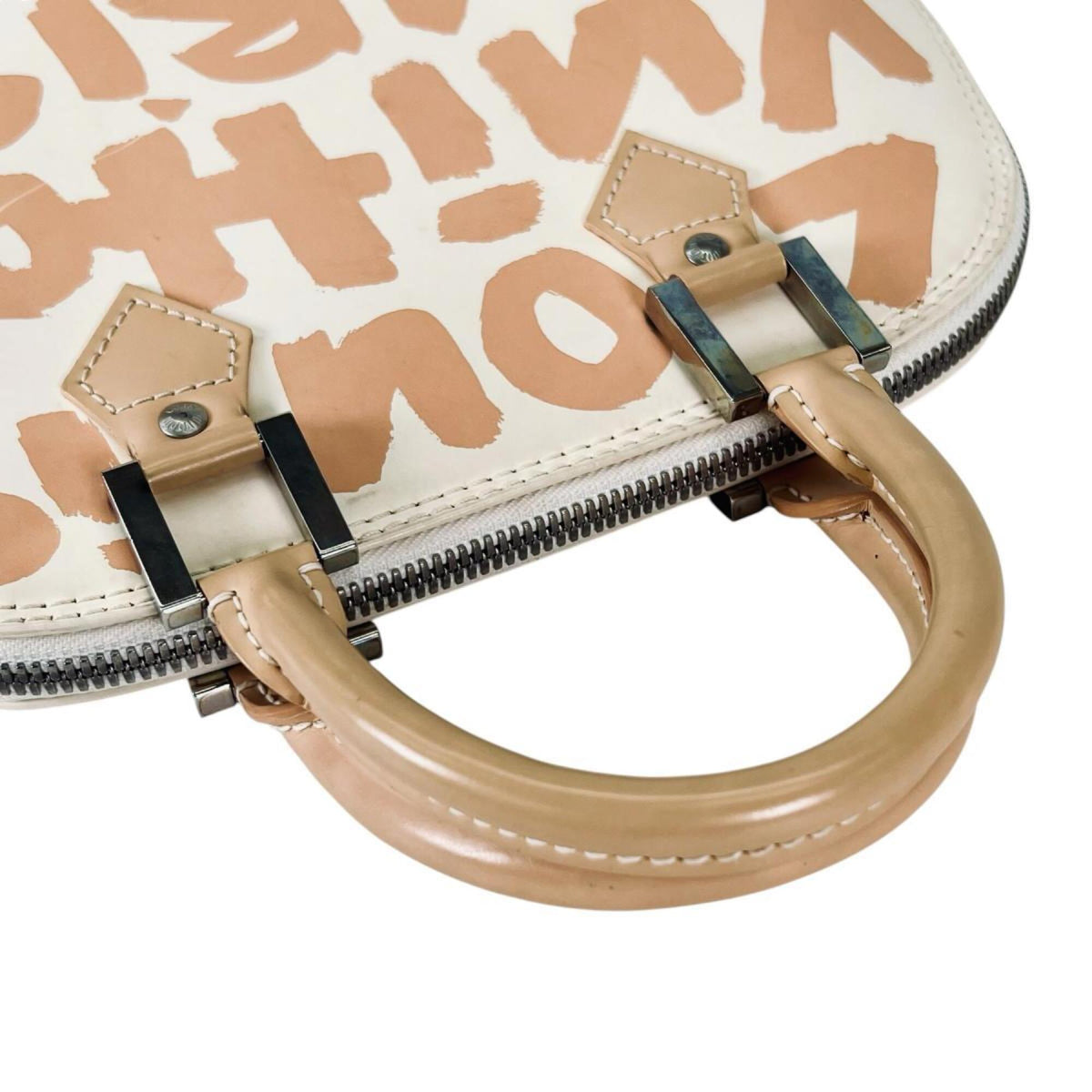 Louis Vuitton Beige Leather Handbag (Pre-Owned)