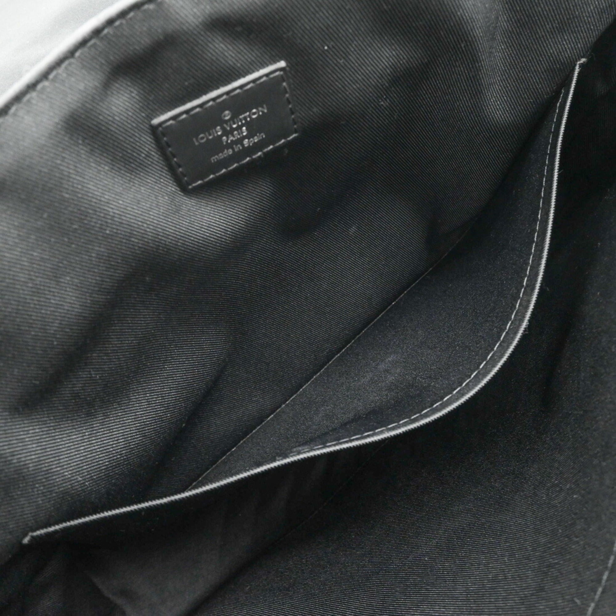 Louis Vuitton Black Monogram Eclipse Messenger Bag Shoulder Bag (Pre-Owned)