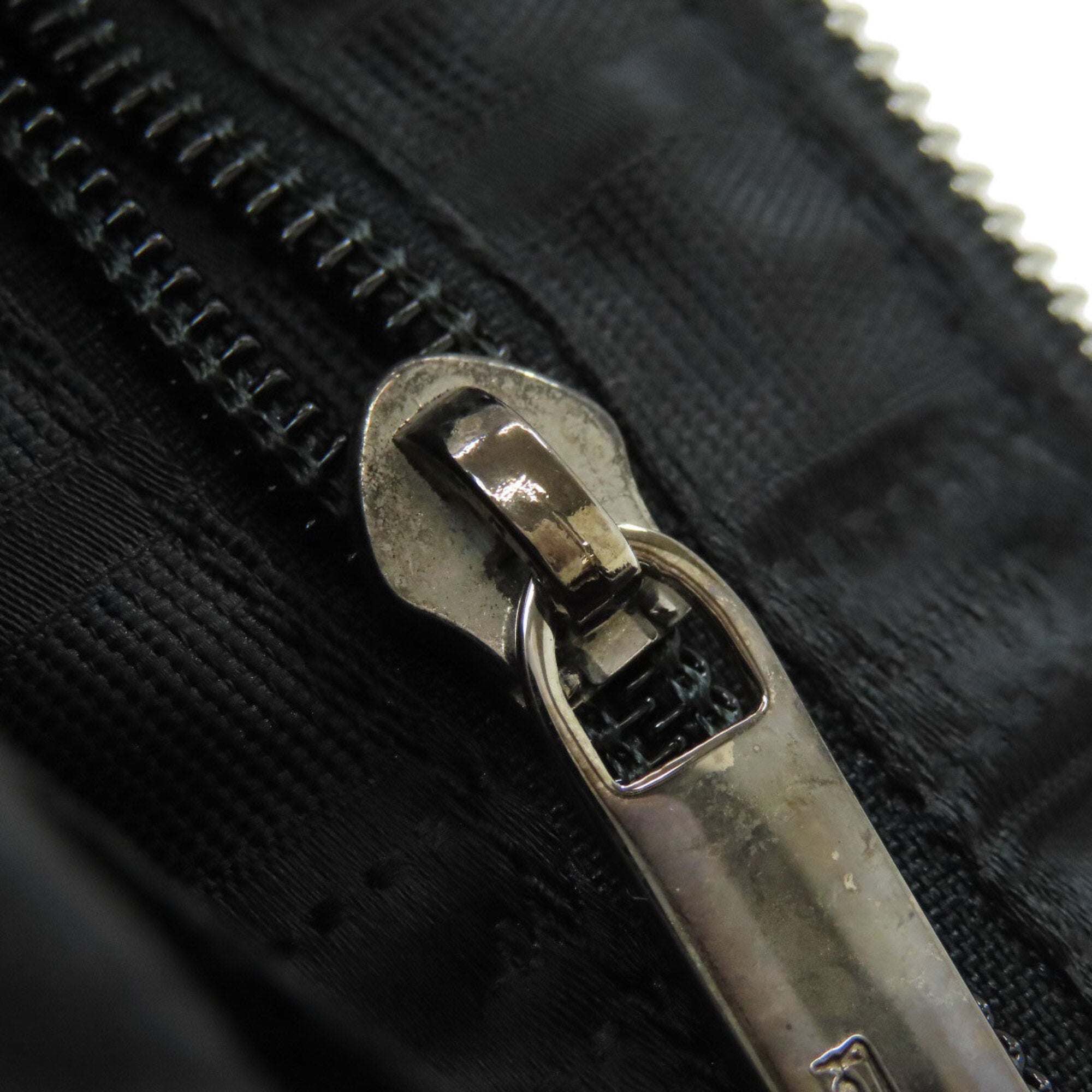 Salvatore Ferragamo Black Leather Shoulder Bag (Pre-Owned)