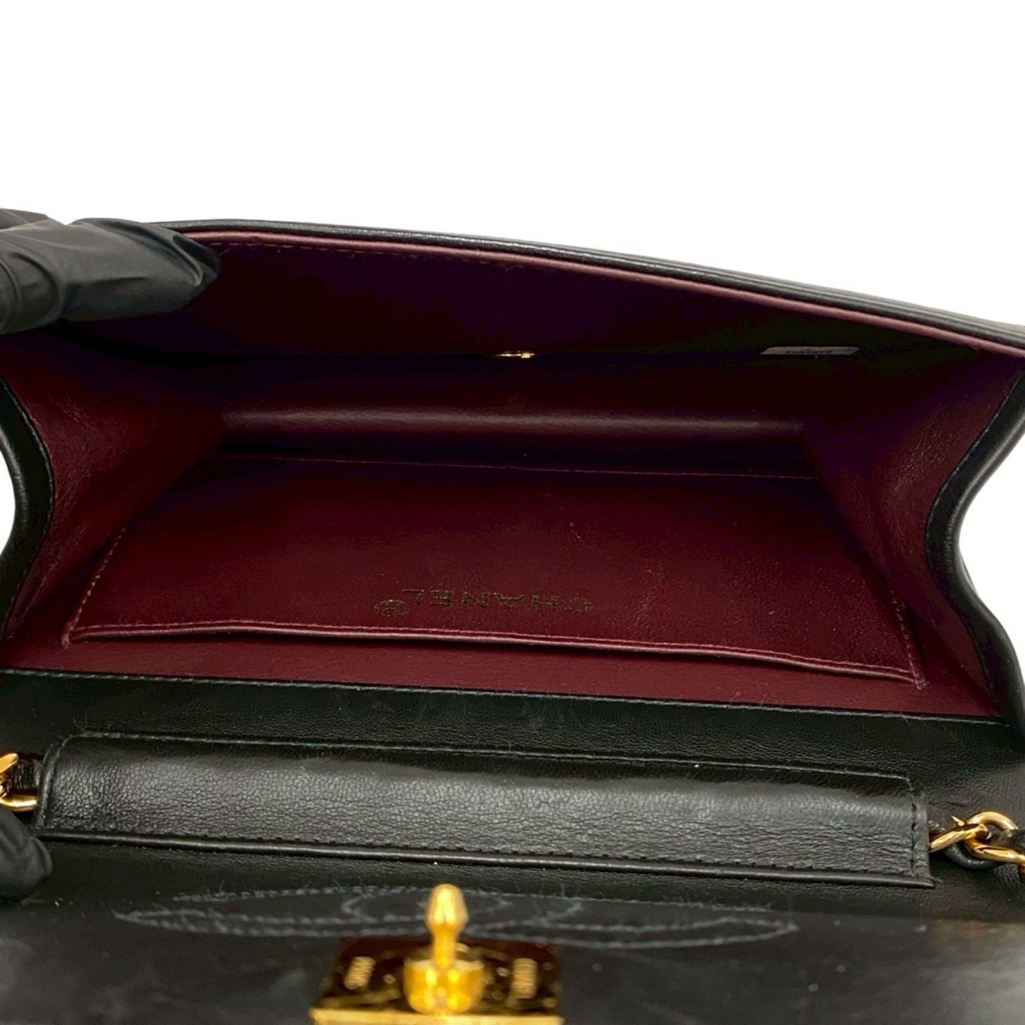 Chanel Black Leather Pochette Shoulder Bag (Pre-Owned)