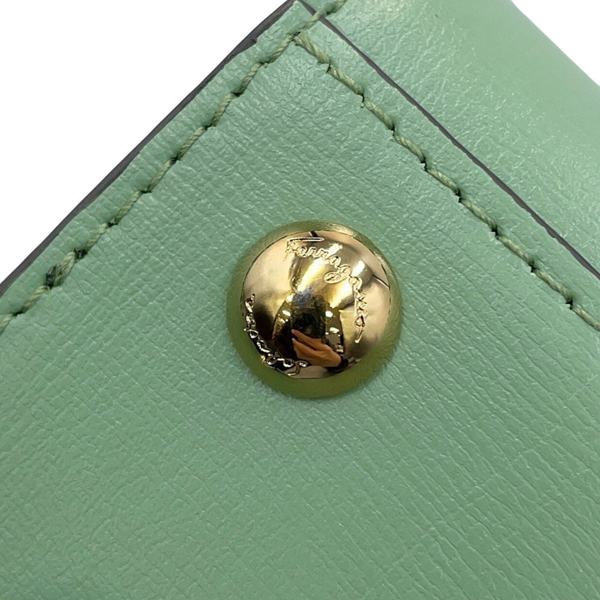 Salvatore Ferragamo Light Green Leather Shoulder Bag (Pre-Owned)