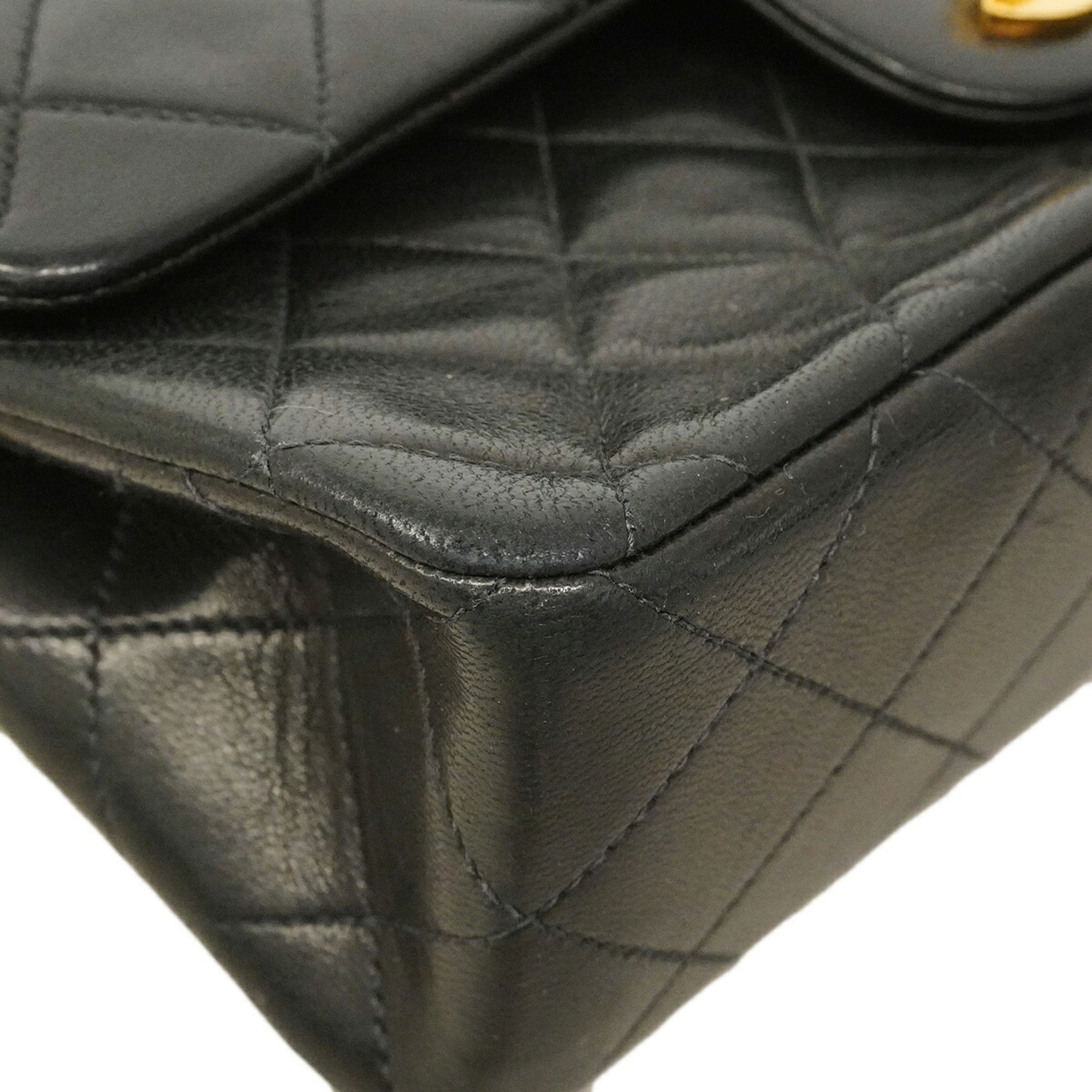 Chanel Black Leather Shoulder Bag (Pre-Owned)