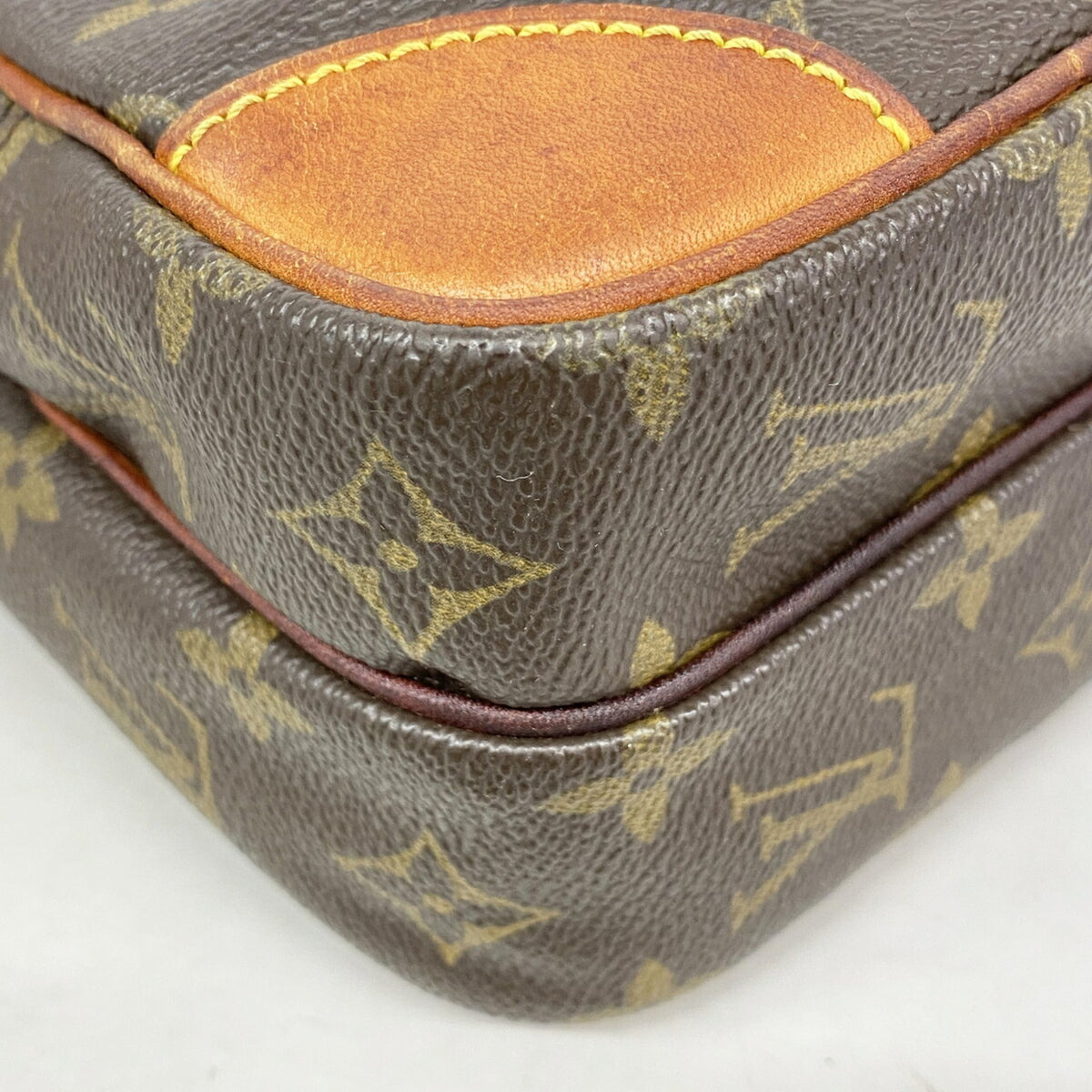 Louis Vuitton Brown Shoulder Bag (Pre-Owned)