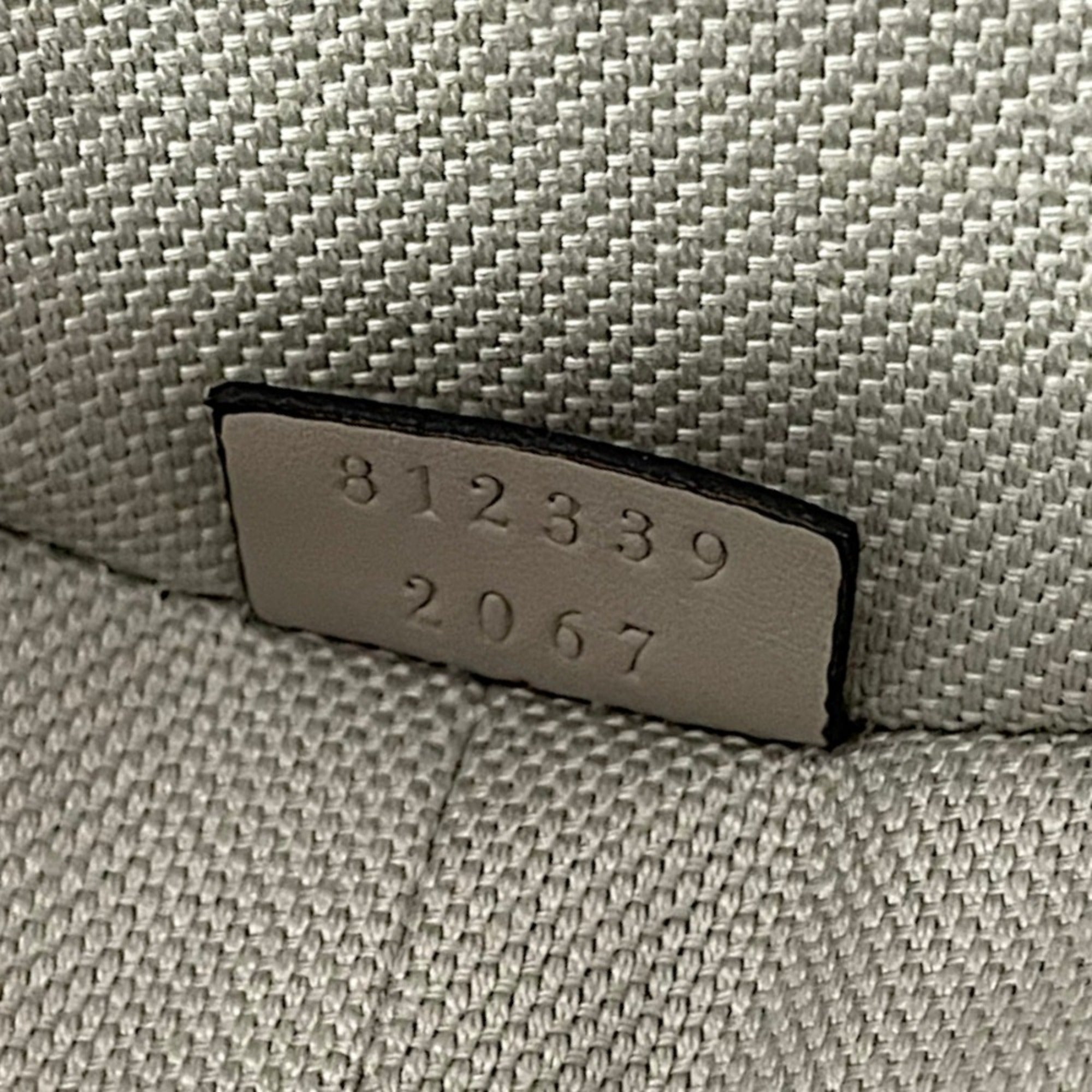 Gucci Silver Clutch Bag (Pre-Owned)