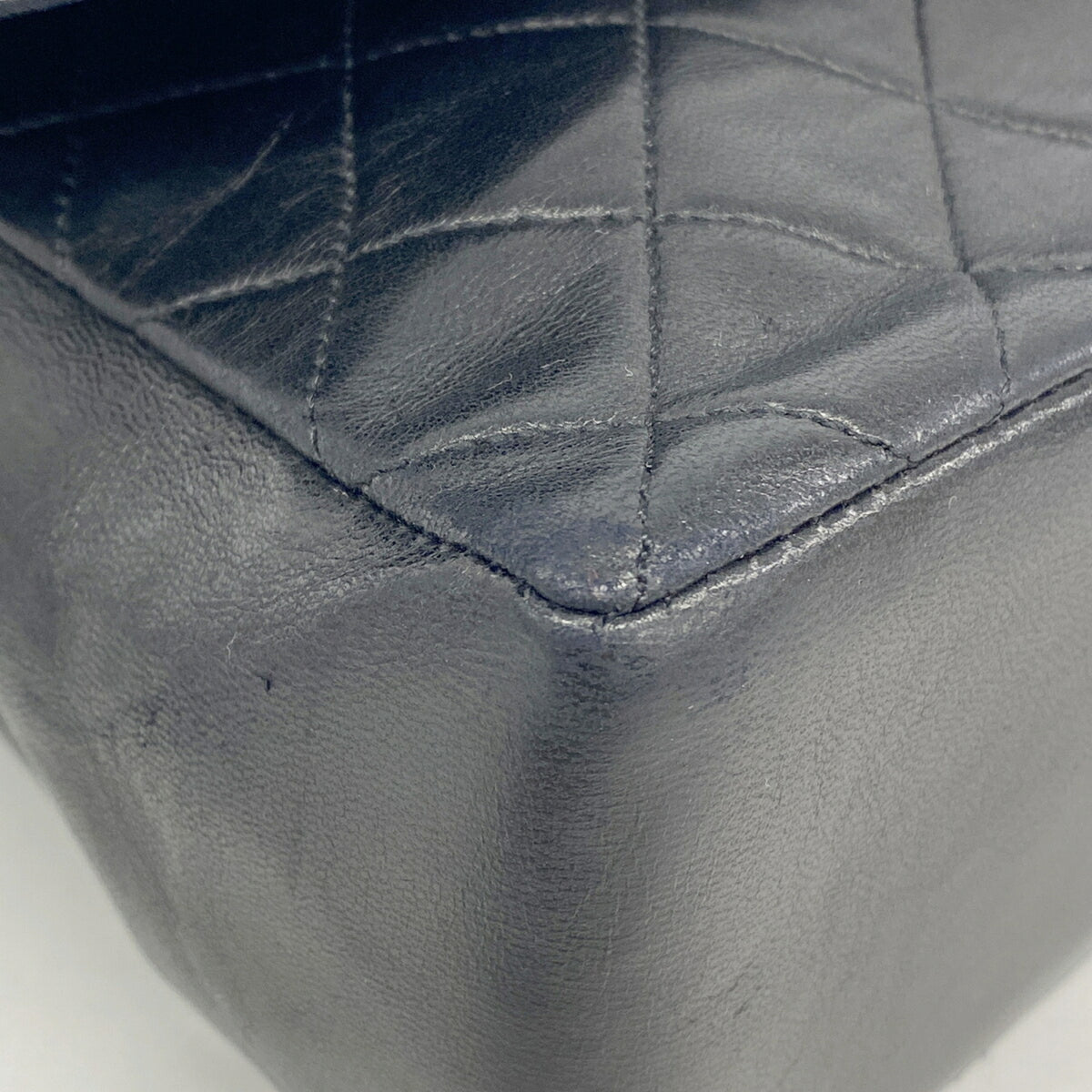 Chanel Black Leather Shoulder Bag (Pre-Owned)
