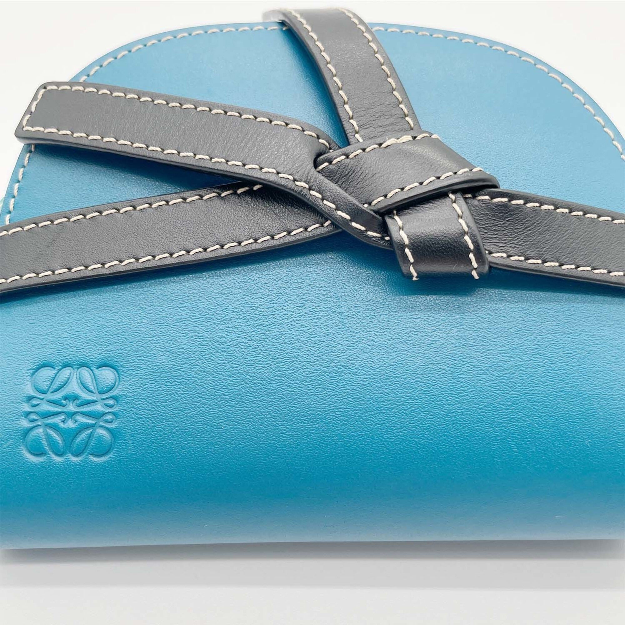 Loewe Blue Green Leather Pochette Shoulder Bag (Pre-Owned)