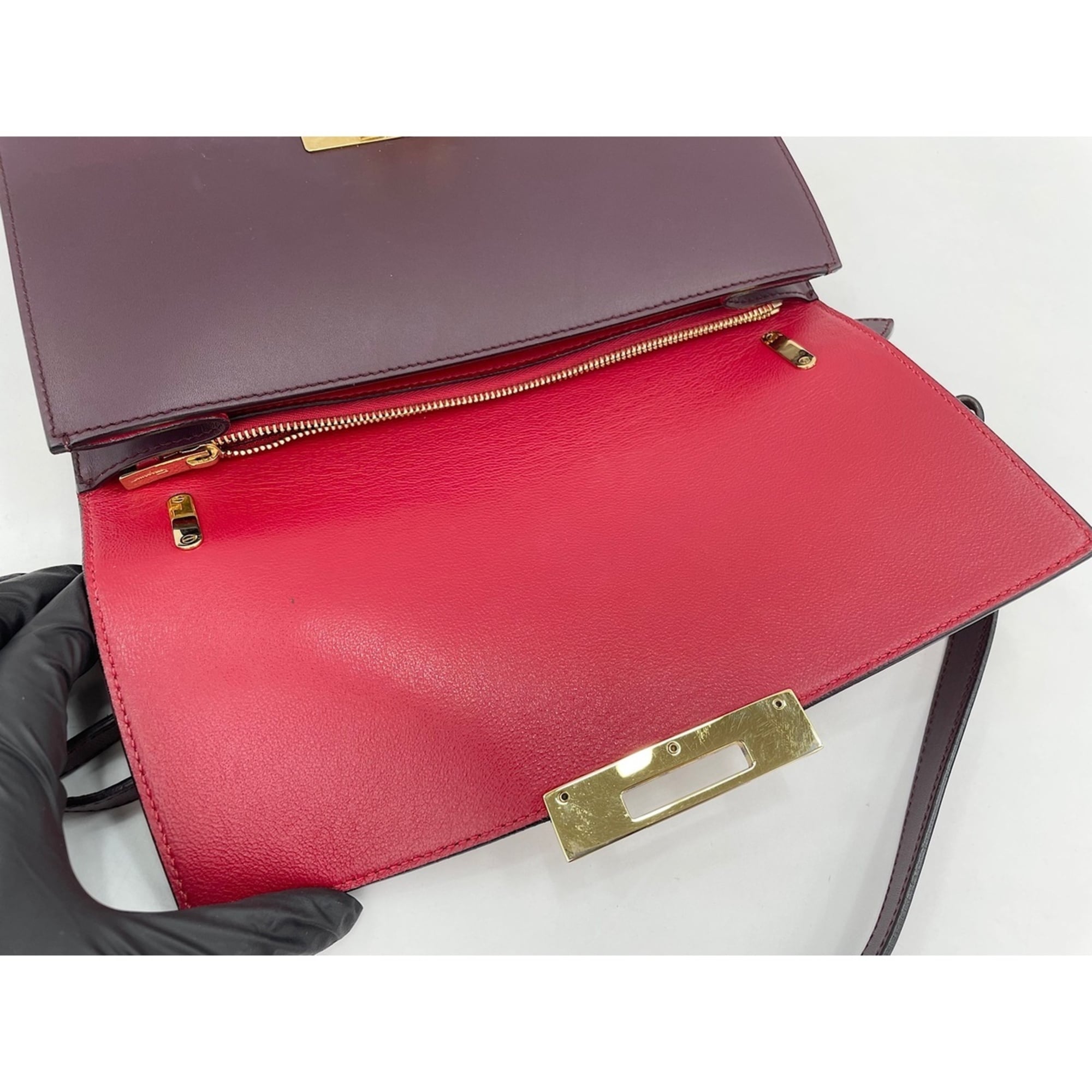 Salvatore Ferragamo Gancini Wine Leather Shoulder Bag (Pre-Owned)