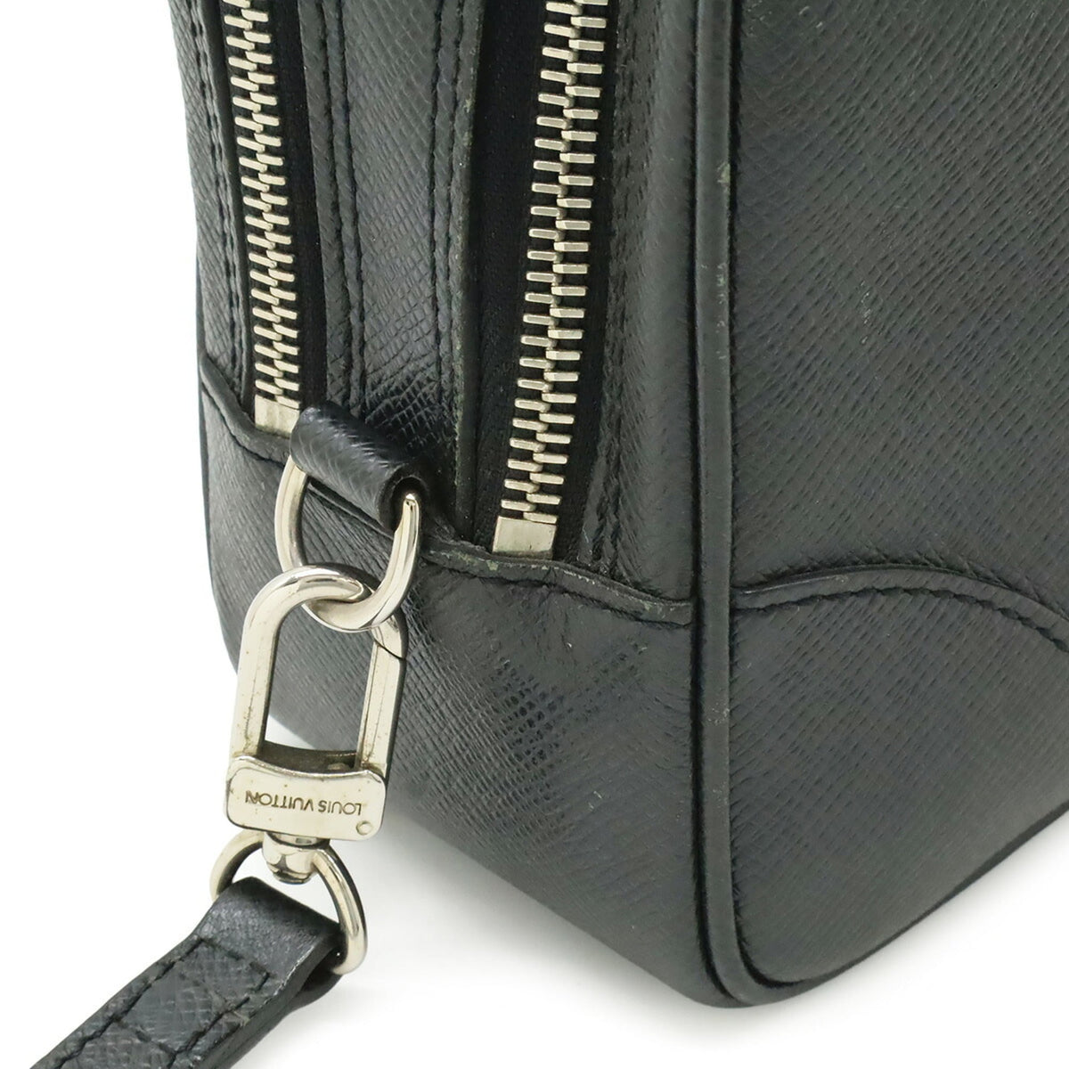 Louis Vuitton Ardoise Black Taiga Leather Clutch Bag (Pre-Owned)