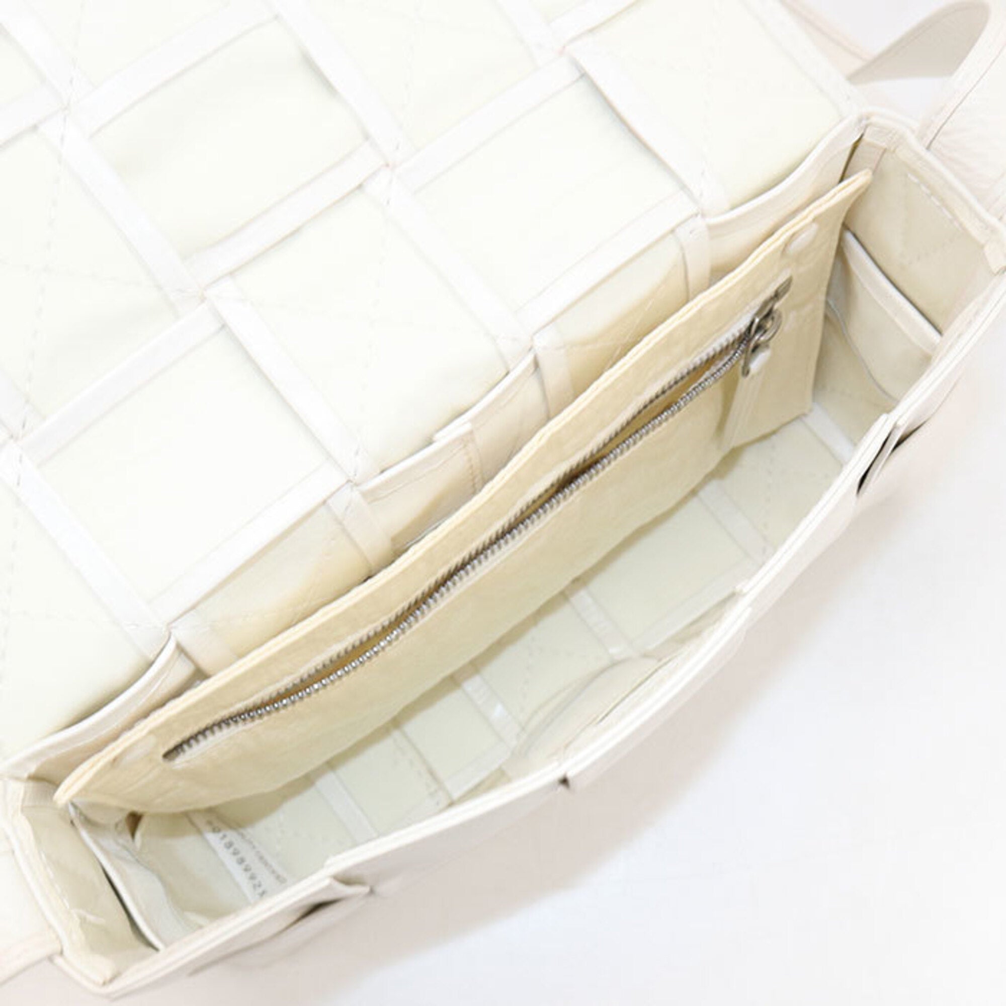 Bottega Veneta White Leather Shoulder Bag (Pre-Owned)
