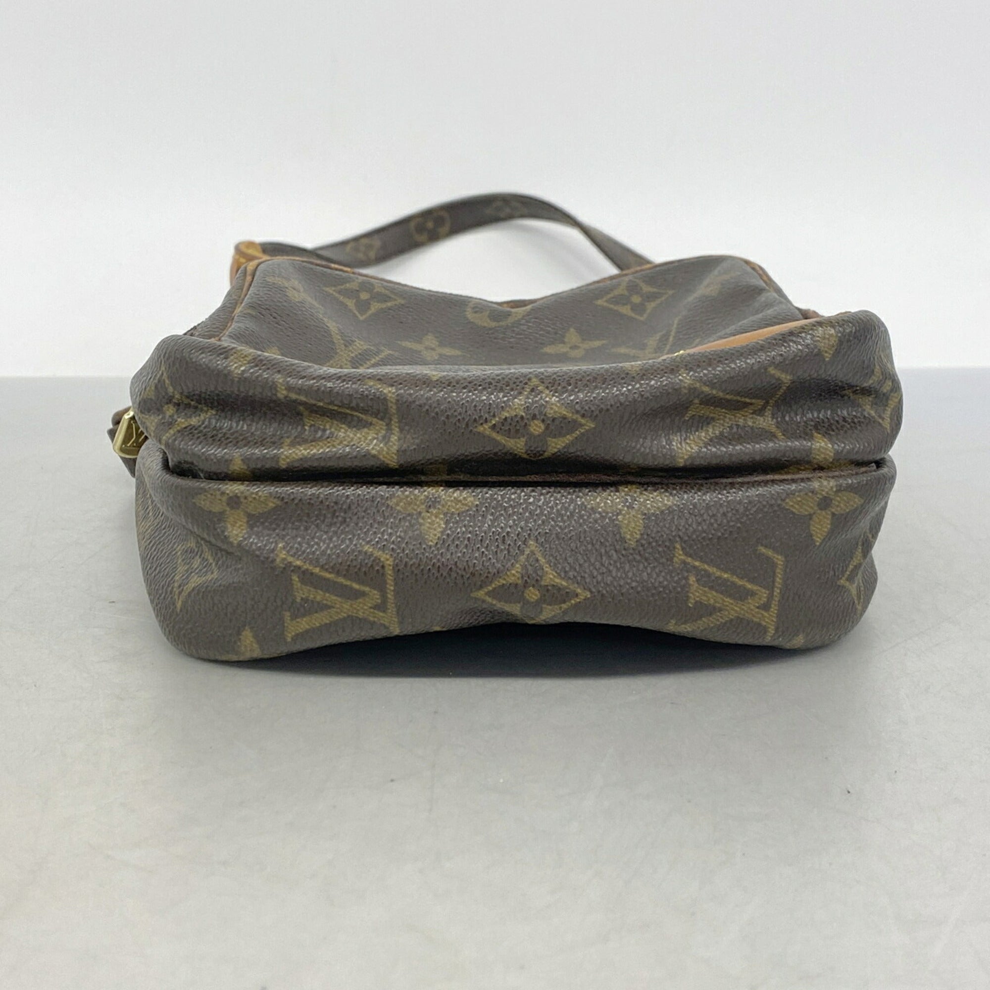 Louis Vuitton Brown Shoulder Bag (Pre-Owned)