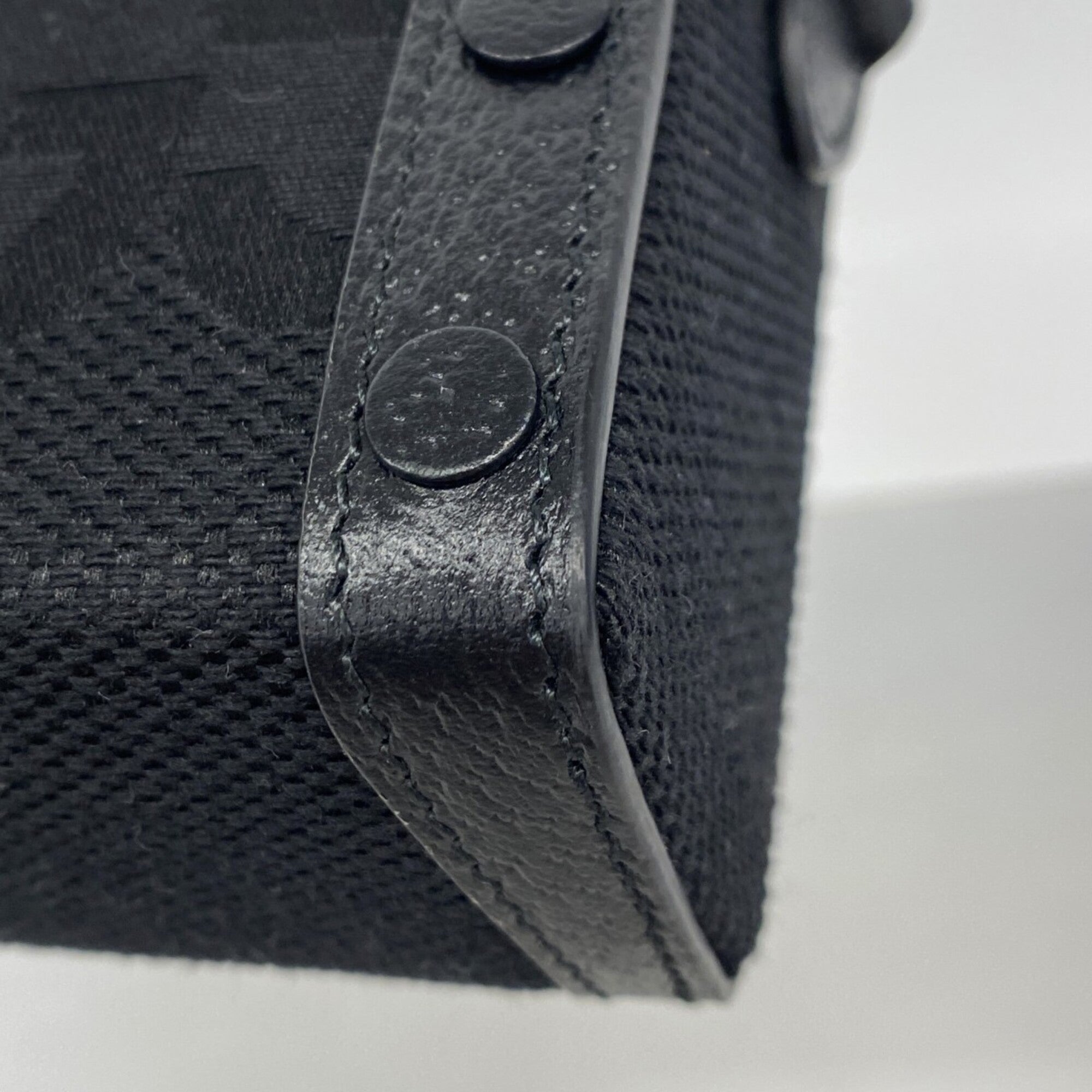 Gucci Black Canvas Shoulder Bag (Pre-Owned)