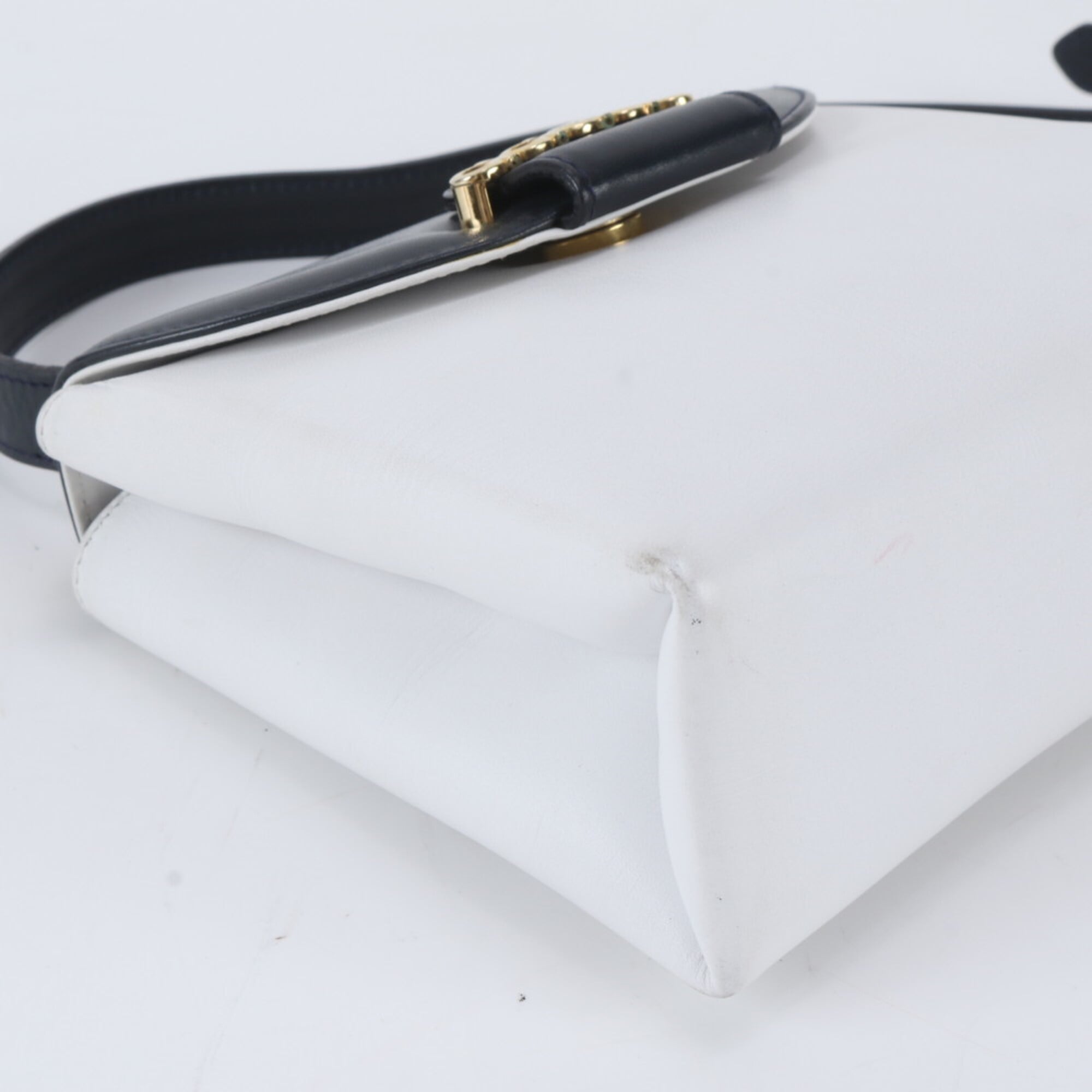 Salvatore Ferragamo Black White Leather Shoulder Bag (Pre-Owned)