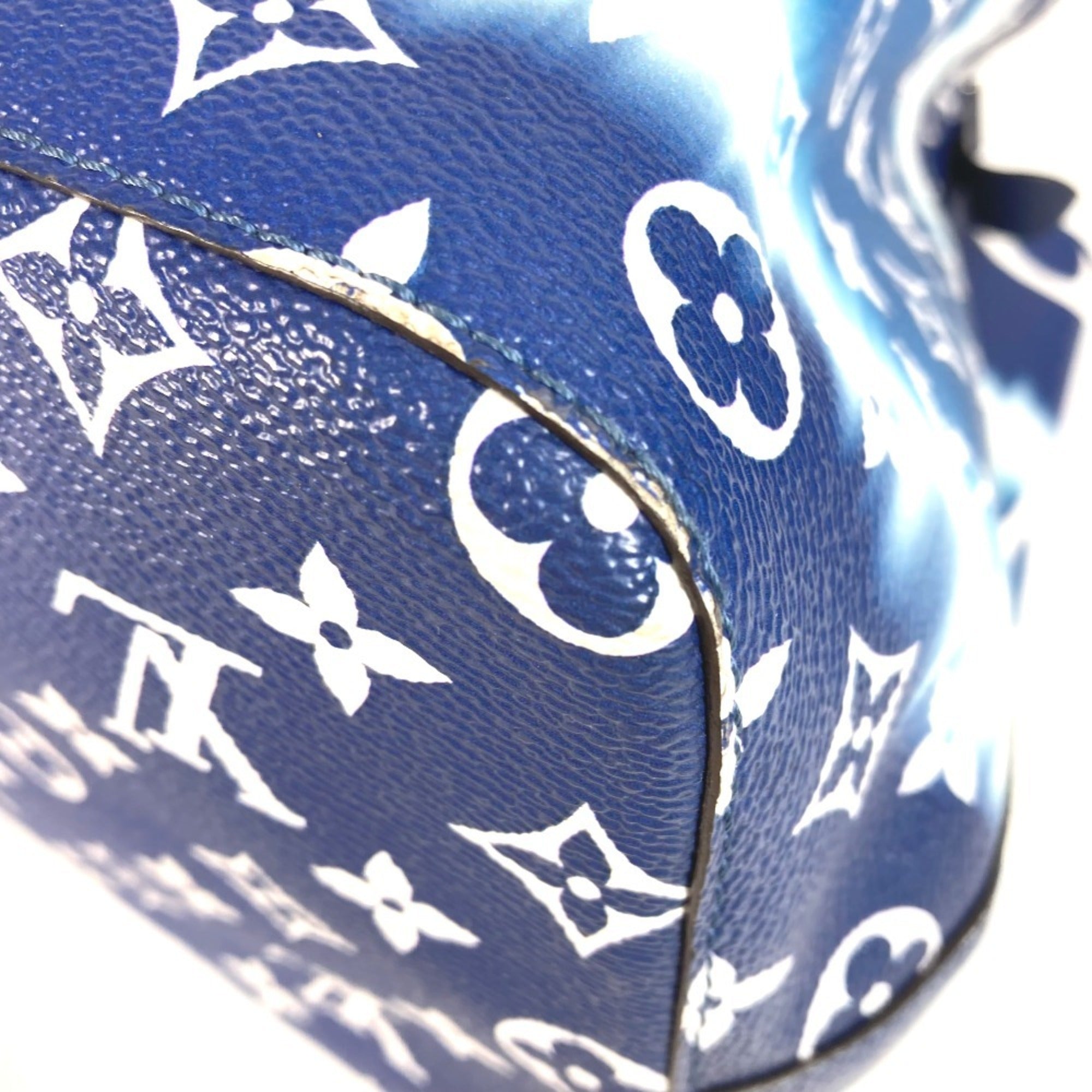 Louis Vuitton Blue White Leather Shoulder Bag (Pre-Owned)