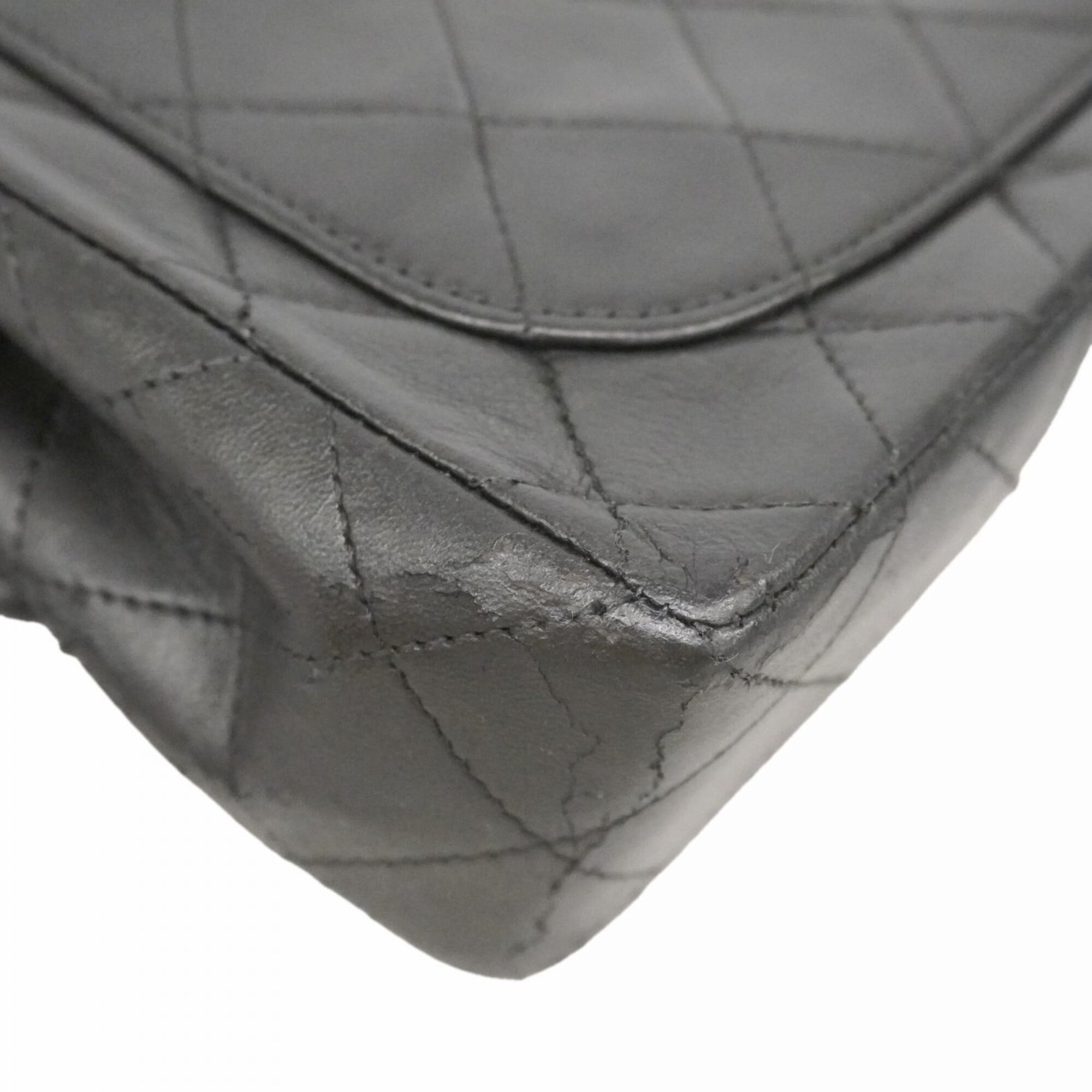 Chanel Black Leather Shoulder Bag (Pre-Owned)