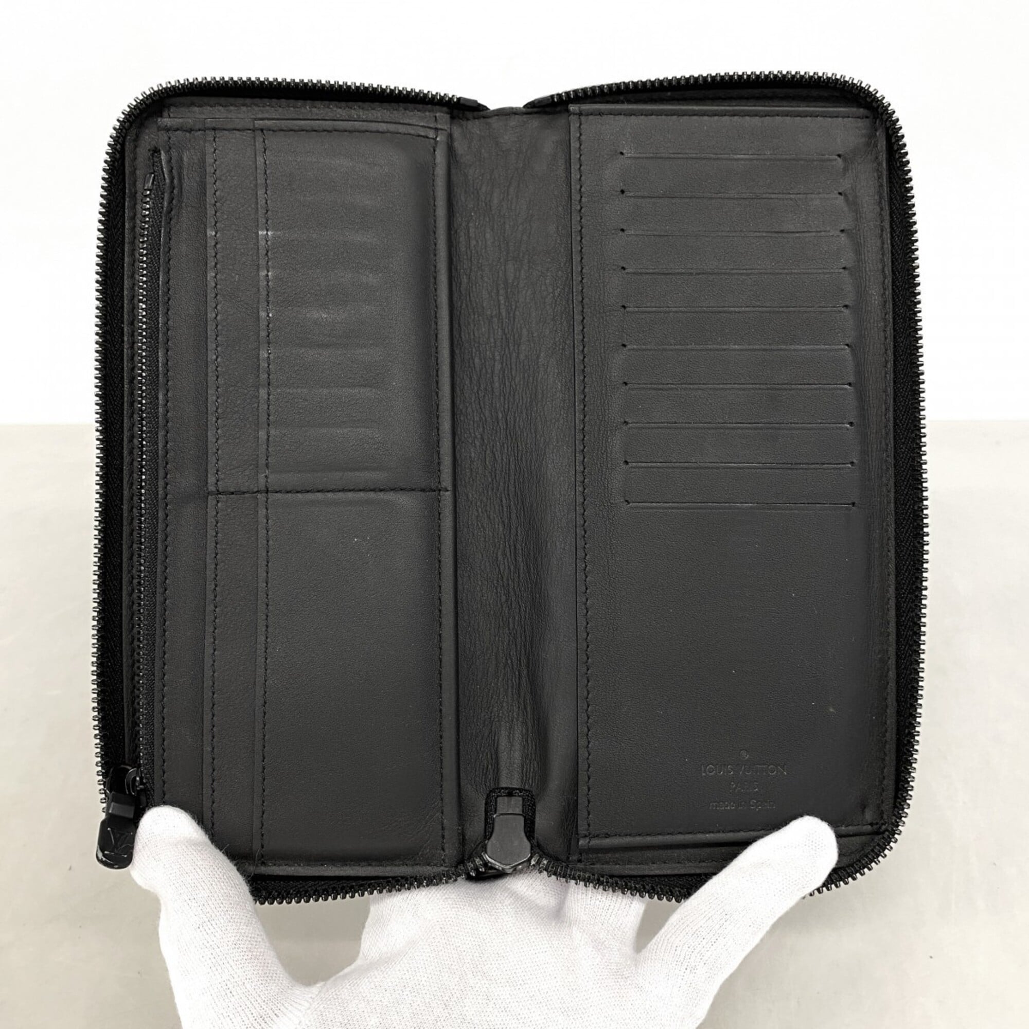 Louis Vuitton Black Long Wallet (Bi-Fold) (Pre-Owned)