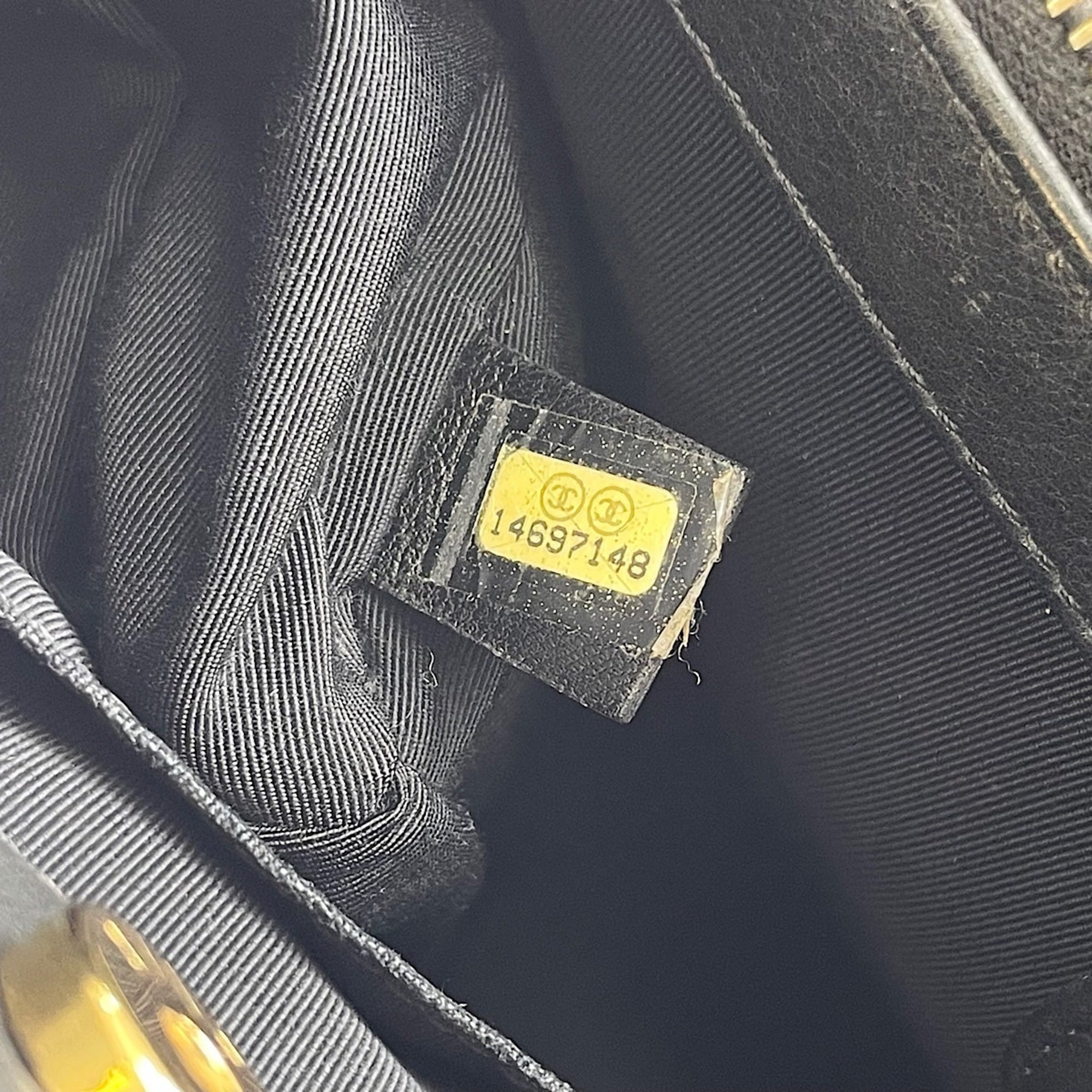 Chanel Black Shoulder Bag (Pre-Owned)