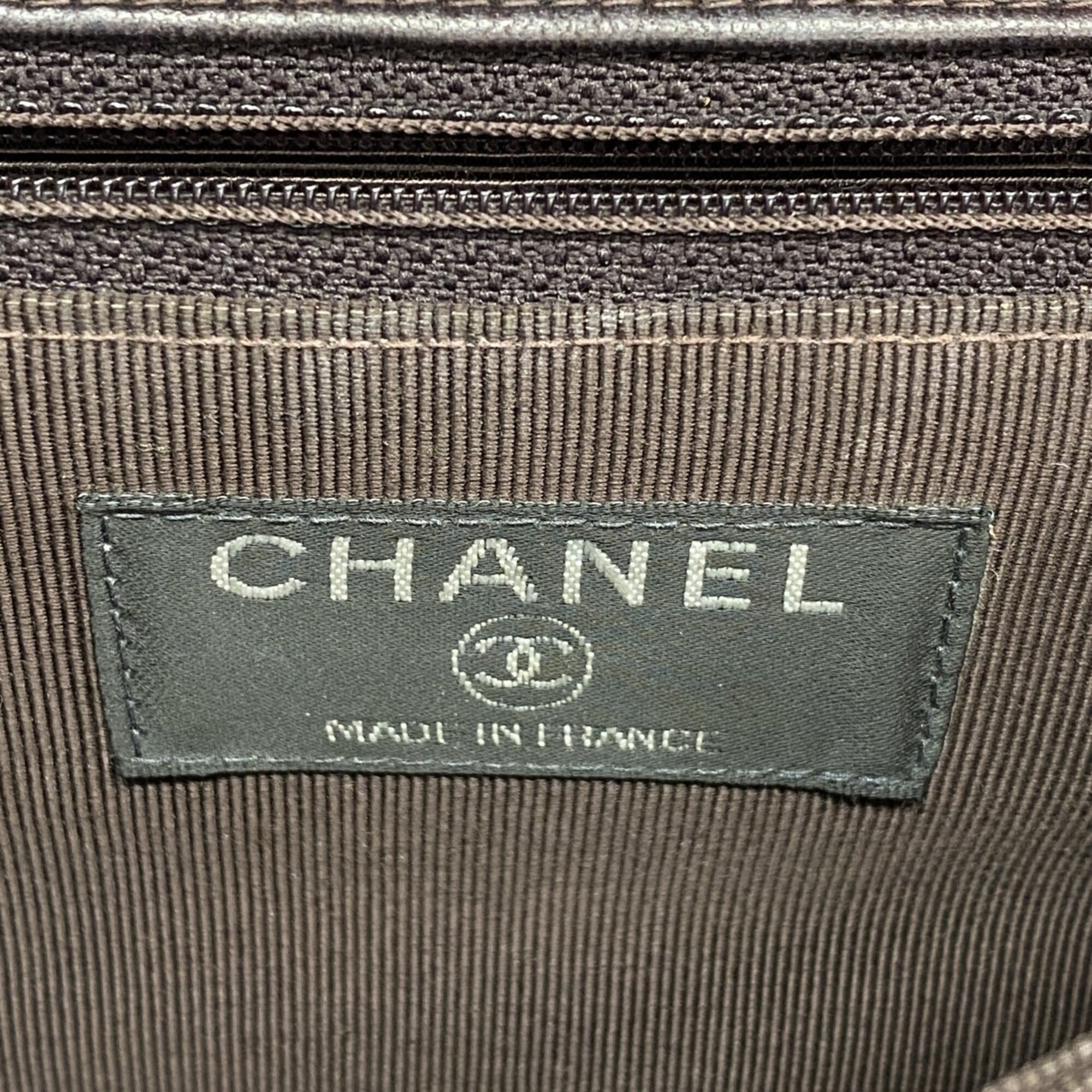 Chanel Brown Leather Shoulder Bag (Pre-Owned)