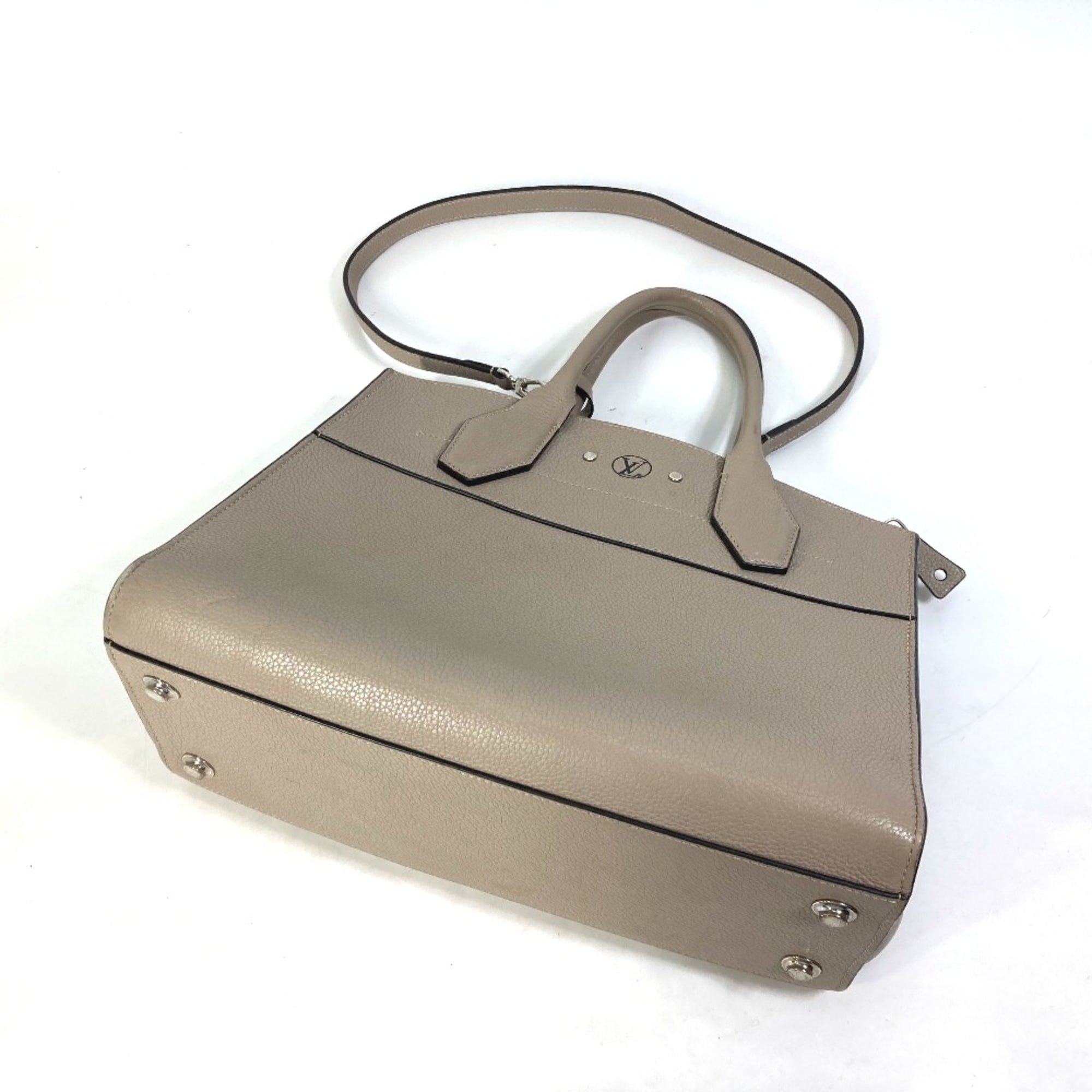 Louis Vuitton Gray Leather Handbag (Pre-Owned)