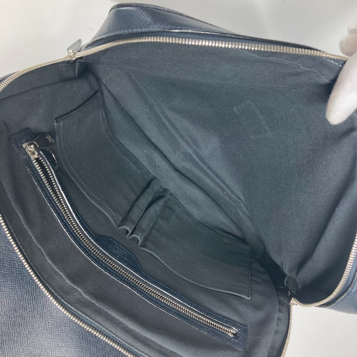Louis Vuitton Boreal Dark Navy Taiga Leather Leather Briefcase (Pre-Owned)
