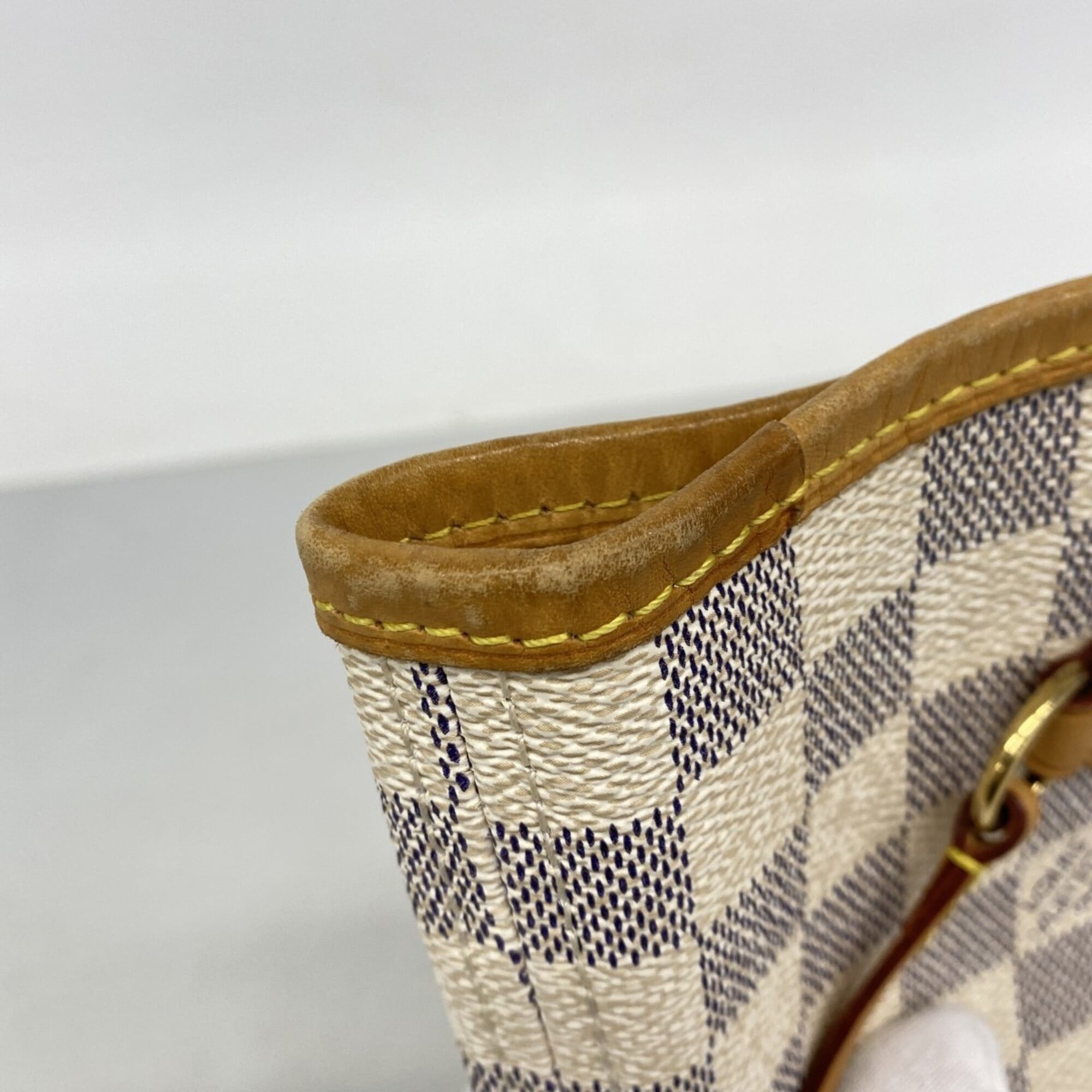 Louis Vuitton White Tote Bag (Pre-Owned)