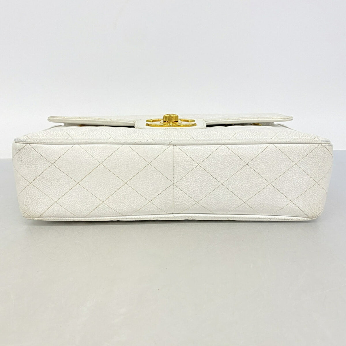 Chanel White Grained Calfskin Shoulder Bag (Pre-Owned)