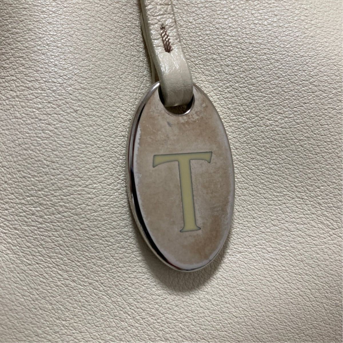 Tod's White Leather Shoulder Bag (Pre-Owned)