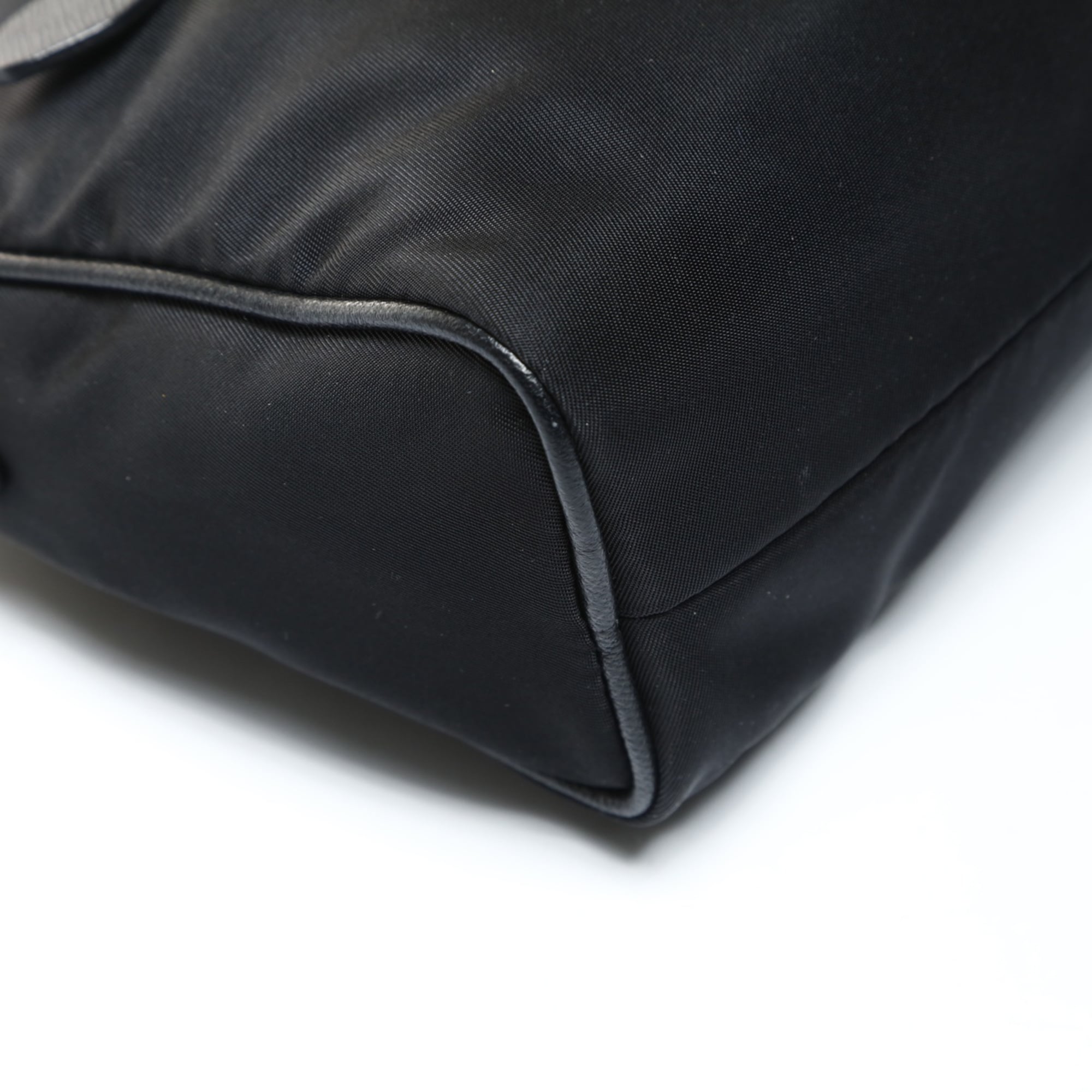 Prada Black Nylon Shoulder Bag (Pre-Owned)