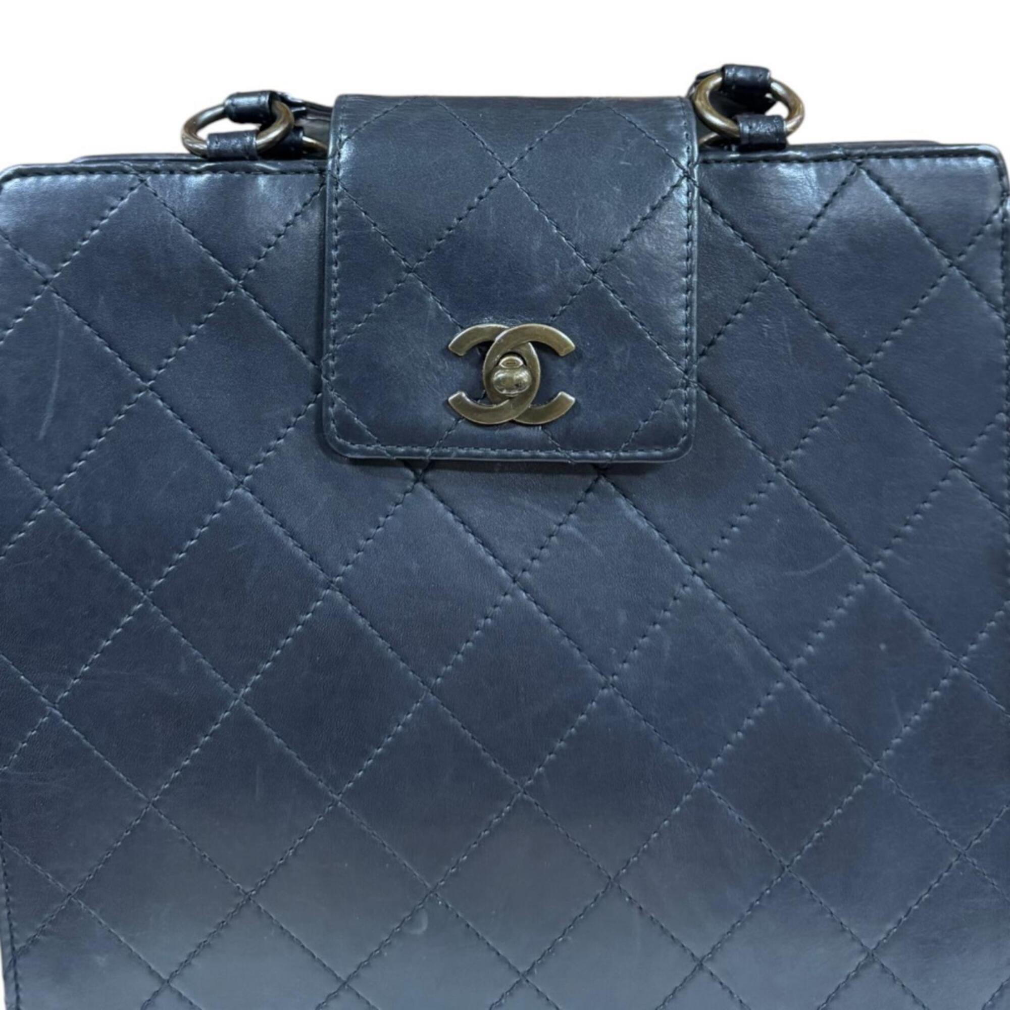 Chanel Matelasse Black Leather Handbag (Pre-Owned)