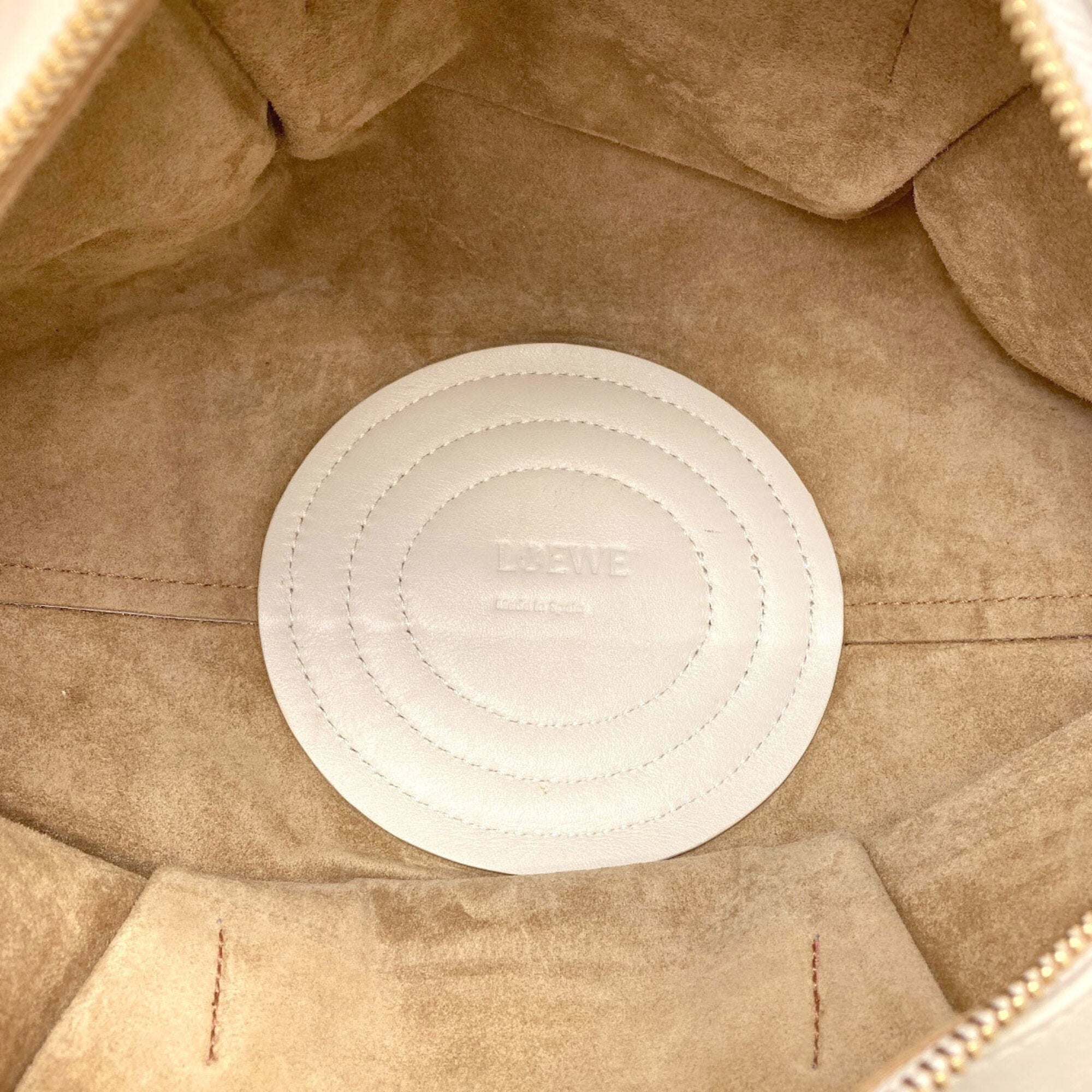 Loewe White Leather Handbag (Pre-Owned)