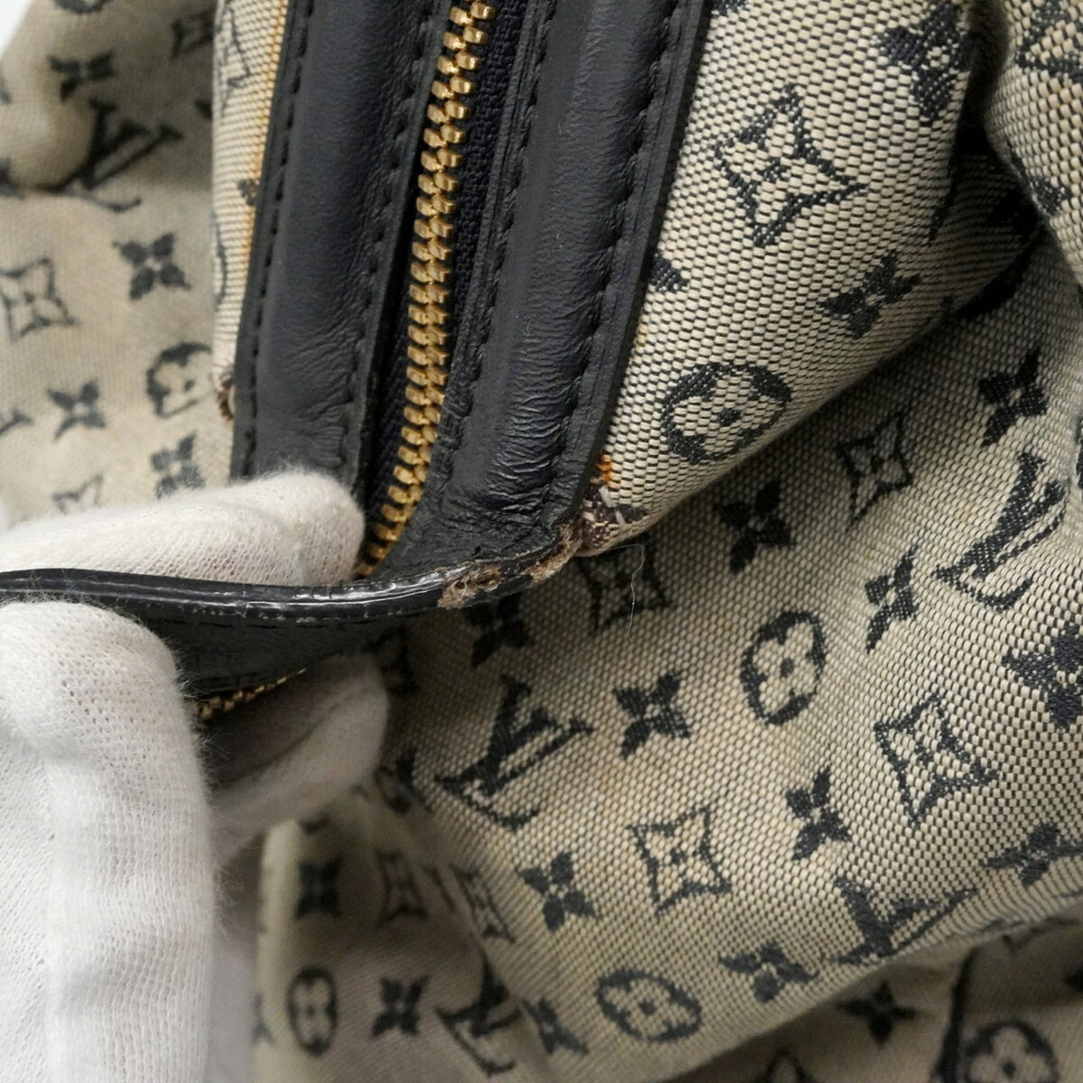 Louis Vuitton Blue Handbag (Pre-Owned)