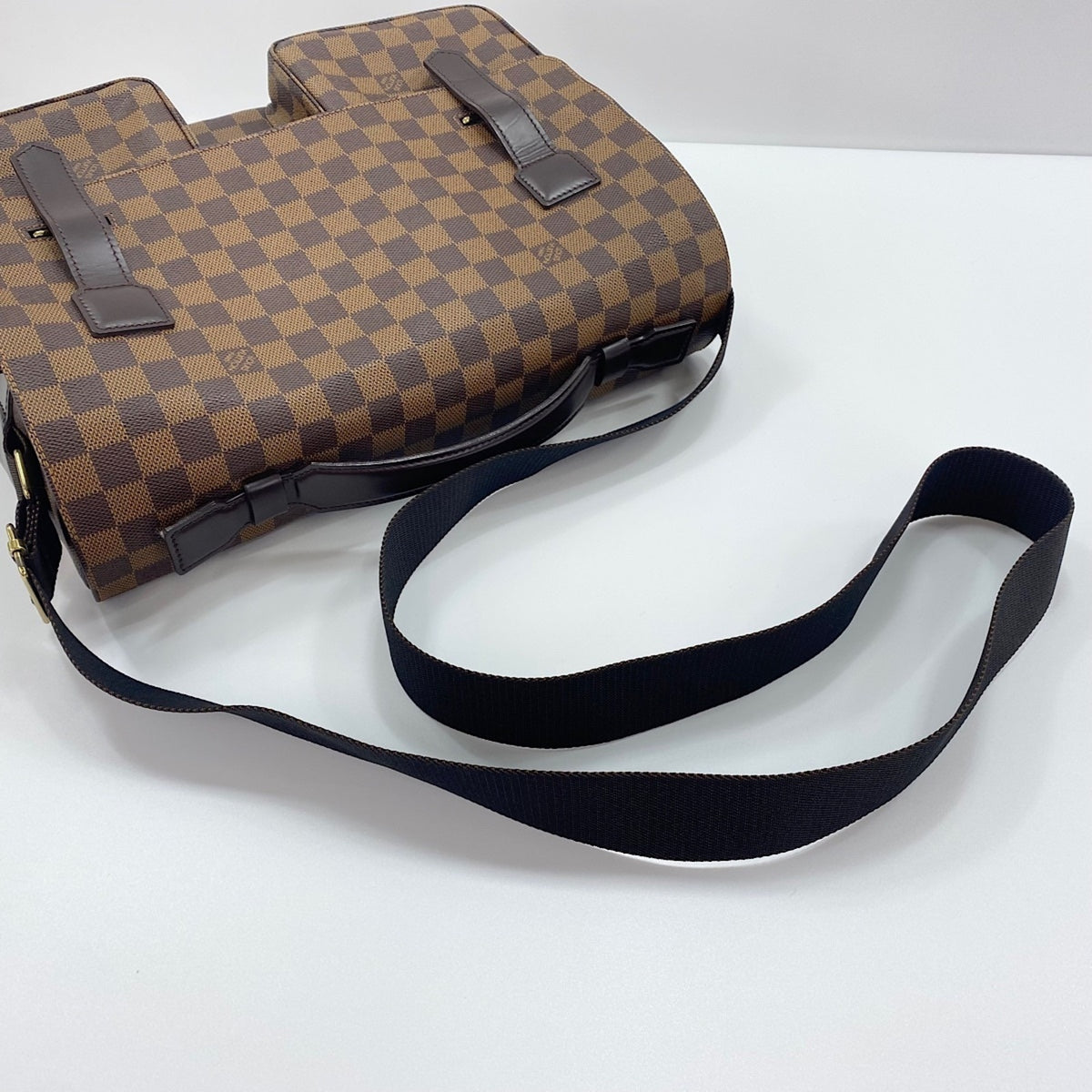 Louis Vuitton Brown Shoulder Bag (Pre-Owned)
