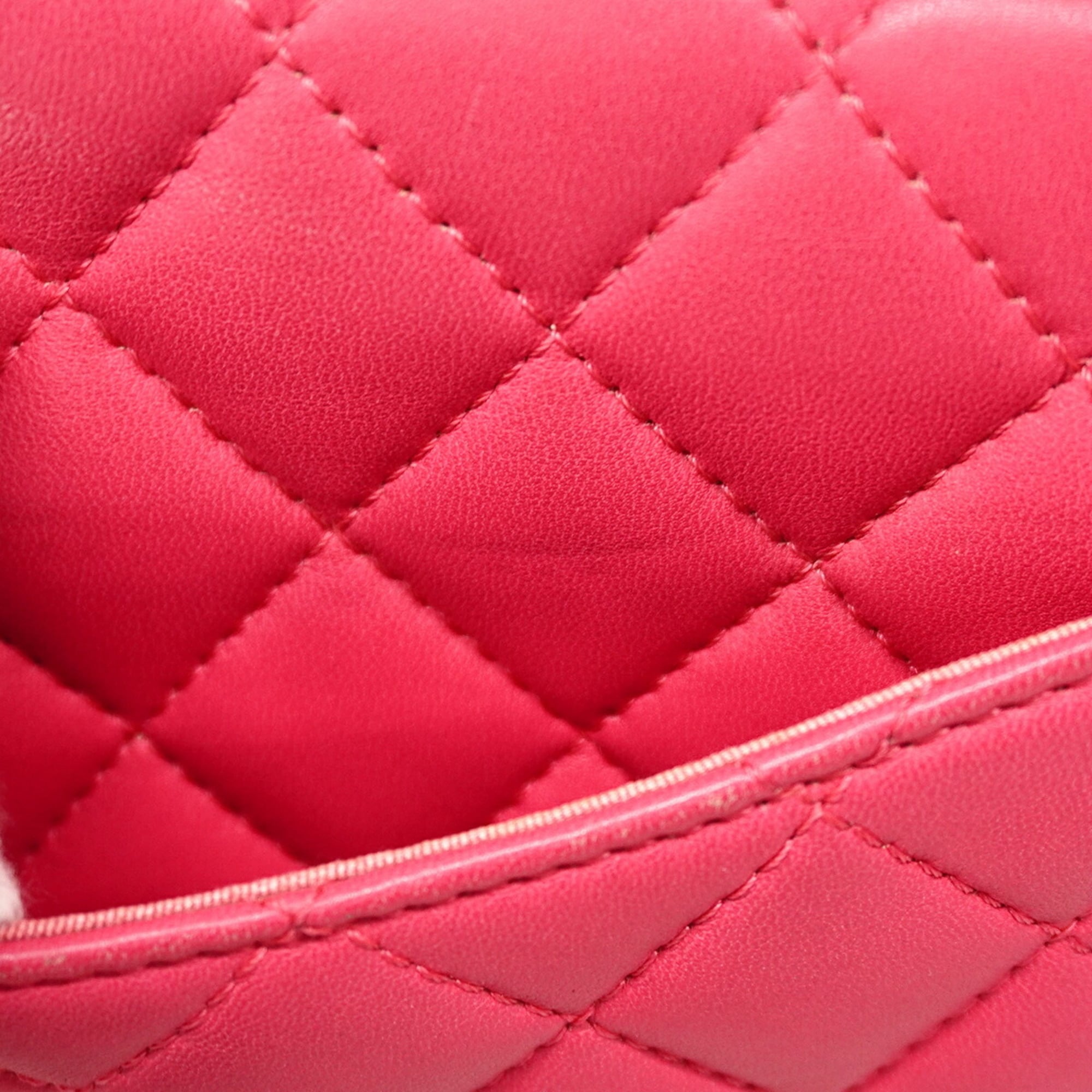 Chanel Pink Leather Shoulder Bag (Pre-Owned)