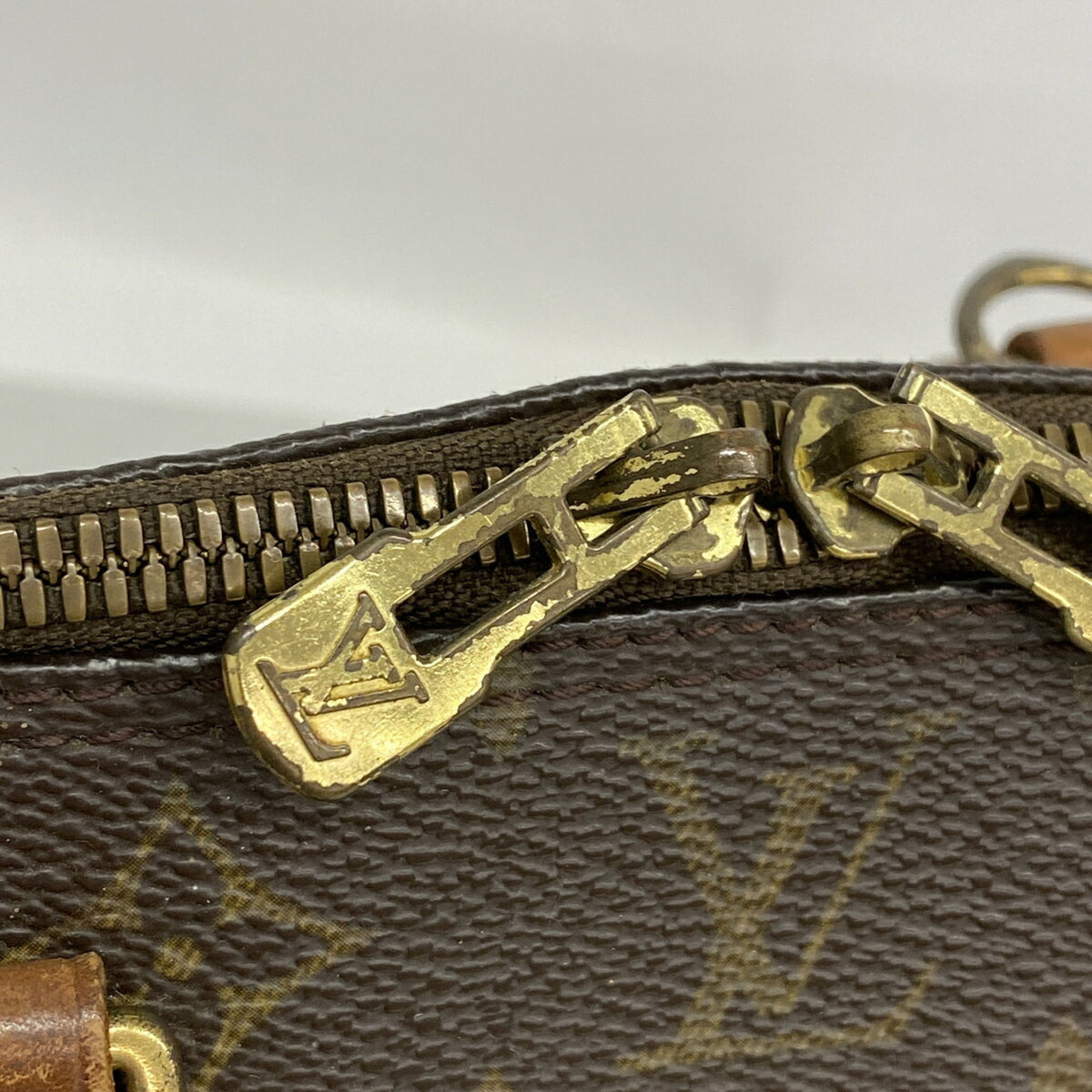 Louis Vuitton Brown Handbag (Pre-Owned)