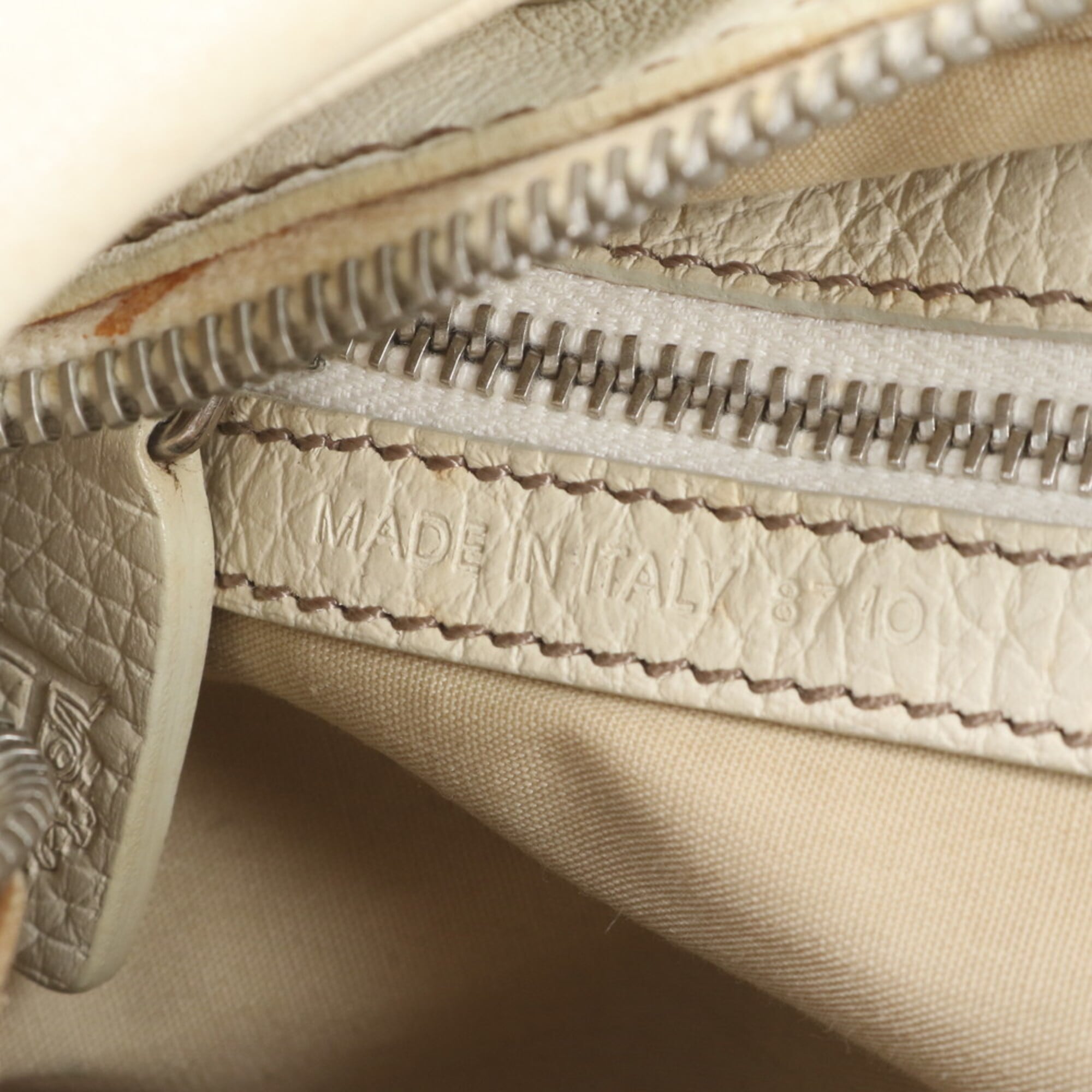Tod's White Leather Handbag Shoulder Bag (Pre-Owned)